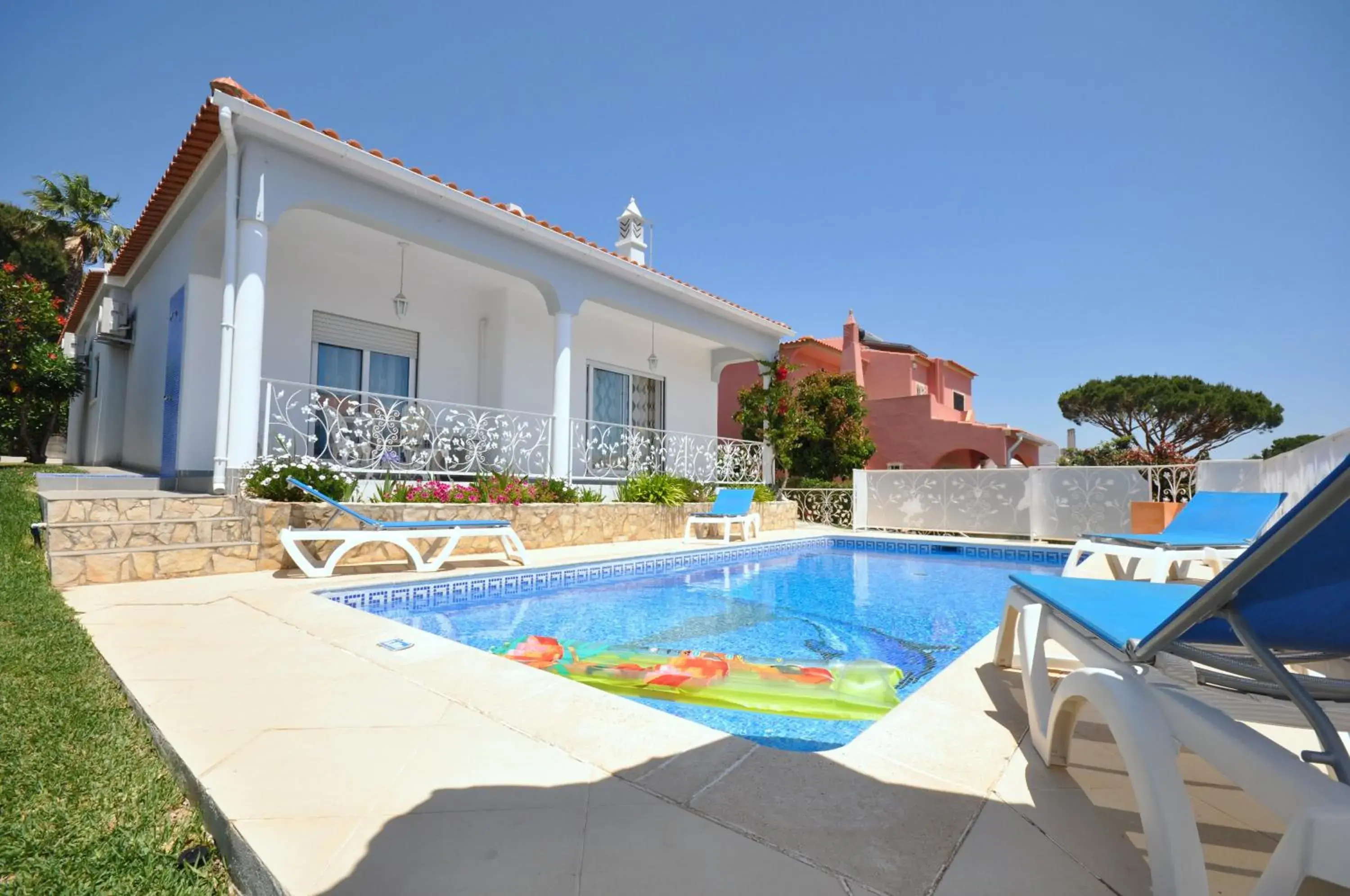 Charming Villa With Private Pool in Vibrant Vilamoura, Free AC and Wifi Charming Villa With Private Pool in Vibrant Vilamoura, Free AC and Wifi