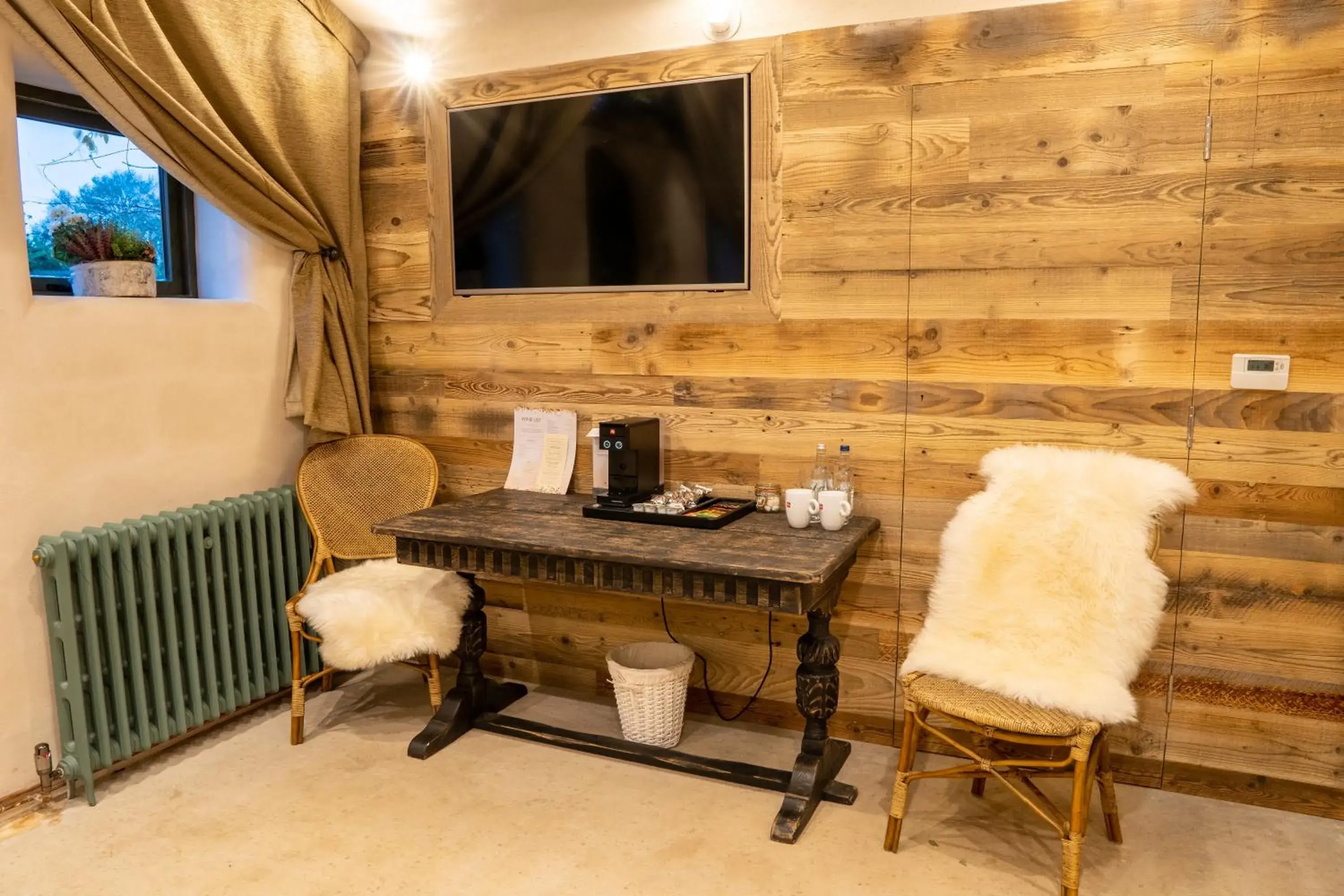 Deluxe Double or Twin Room - single occupancy in The Potting Shed Maidstone Deluxe Double or Twin Room - single occupancy in The Potting Shed Maidstone