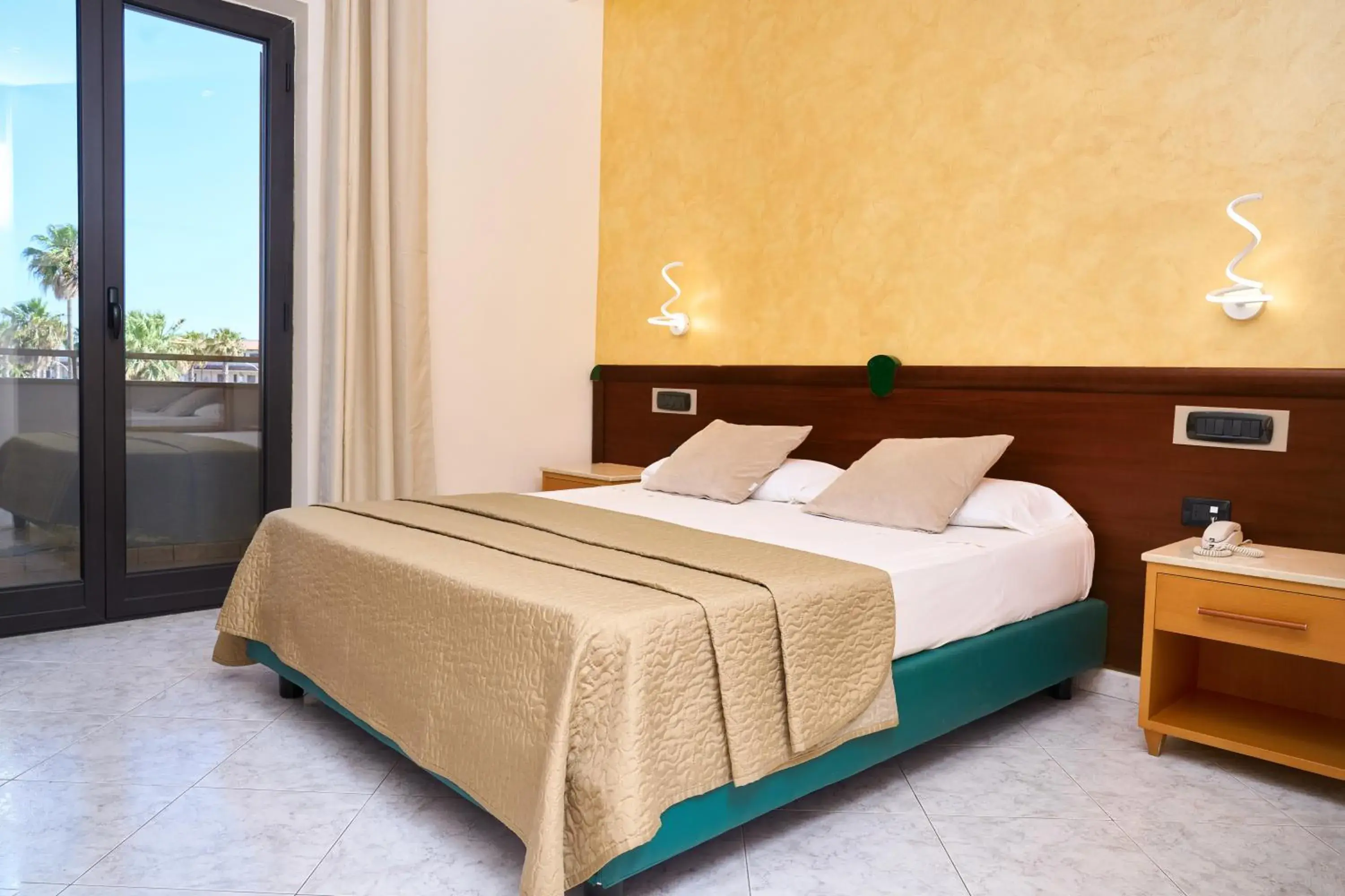 Single Room with Balcony in Hotel Miramare Single Room with Balcony in Hotel Miramare