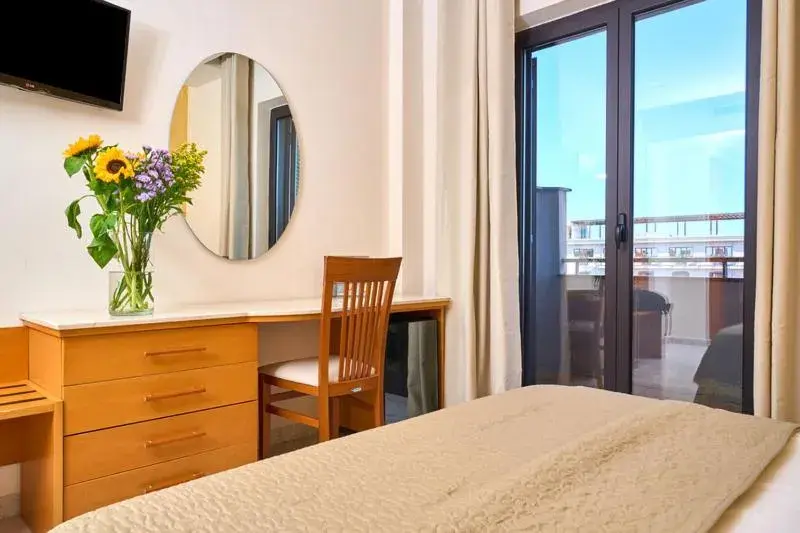 Double Room with Balcony in Hotel Miramare Double Room with Balcony in Hotel Miramare