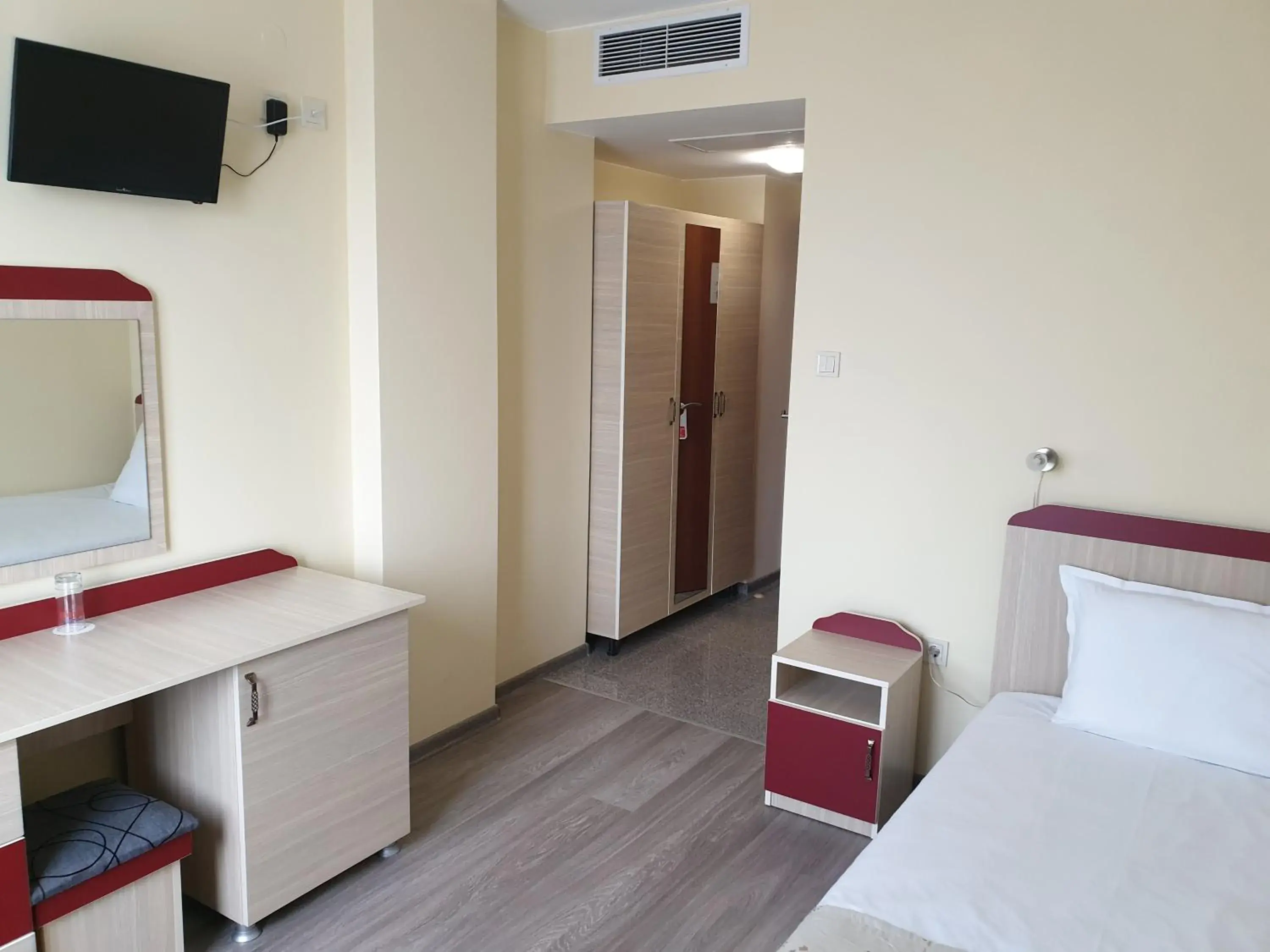 Single Room - single occupancy in Hotel Puldin COOP Single Room - single occupancy in Hotel Puldin COOP