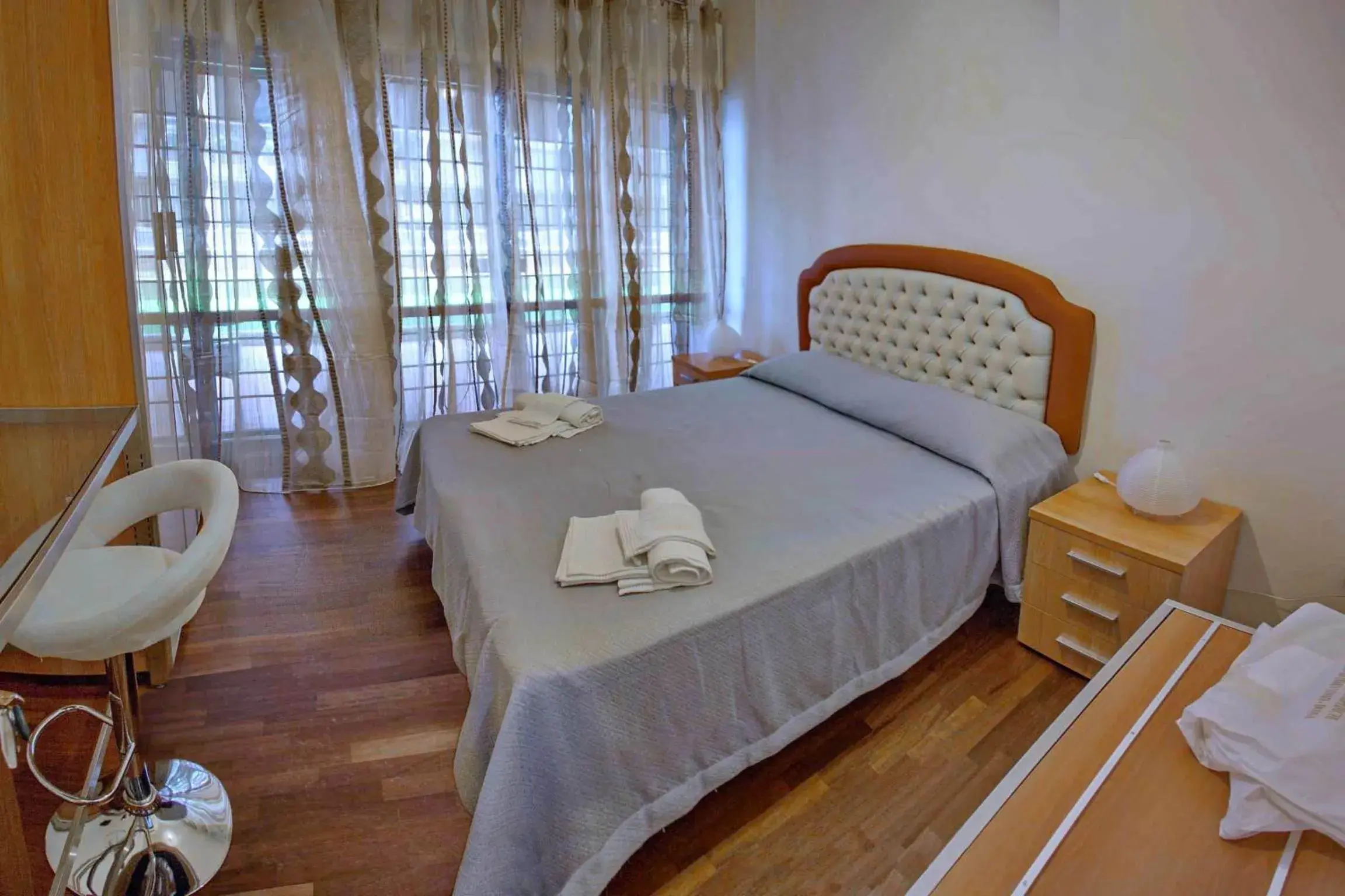 Double Room with Private Bathroom in La Fiera GuestHouse Double Room with Private Bathroom in La Fiera GuestHouse