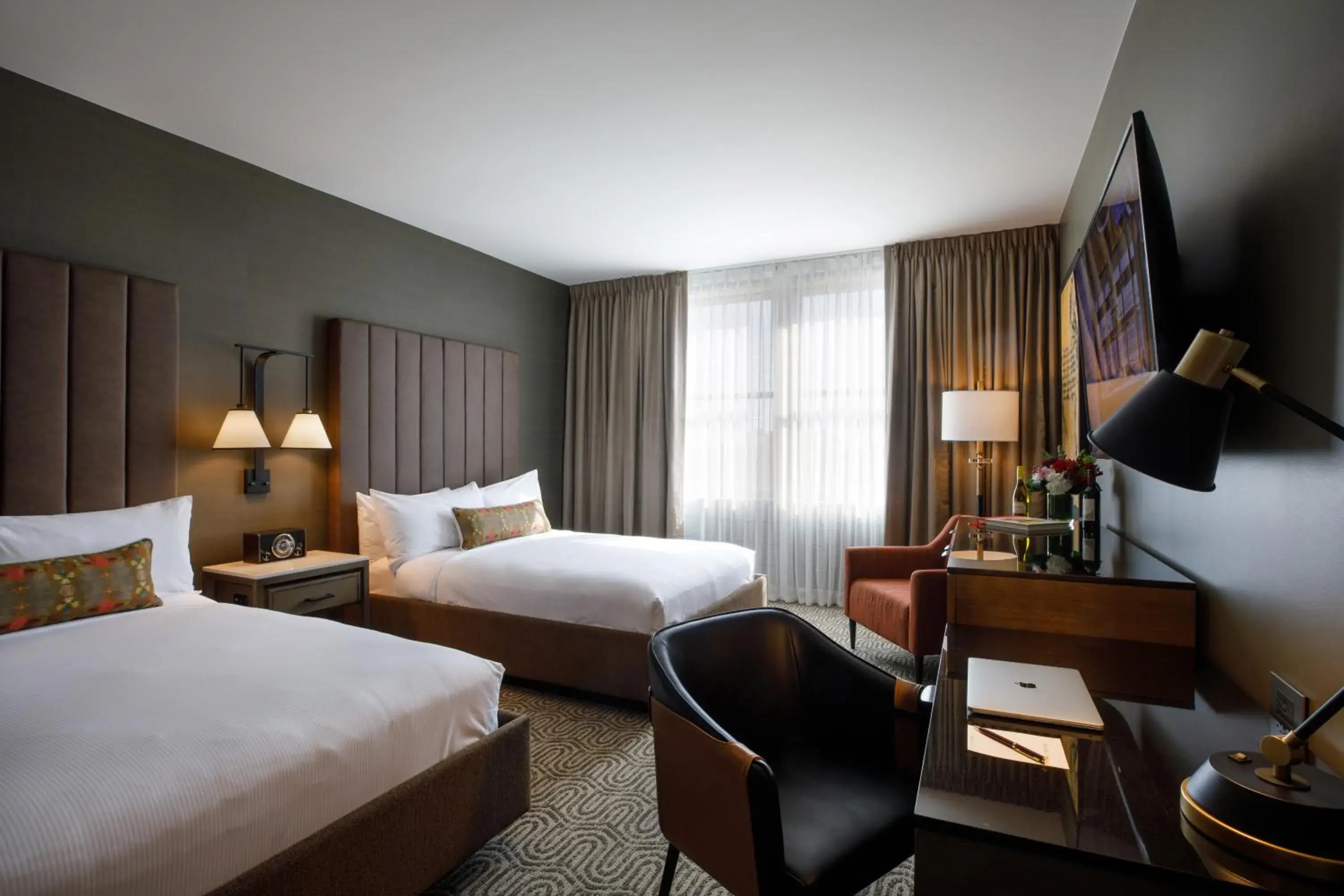 Deluxe Queen Room in Hotel Vin, Grapevine, Autograph Collection Deluxe Queen Room in Hotel Vin, Grapevine, Autograph Collection