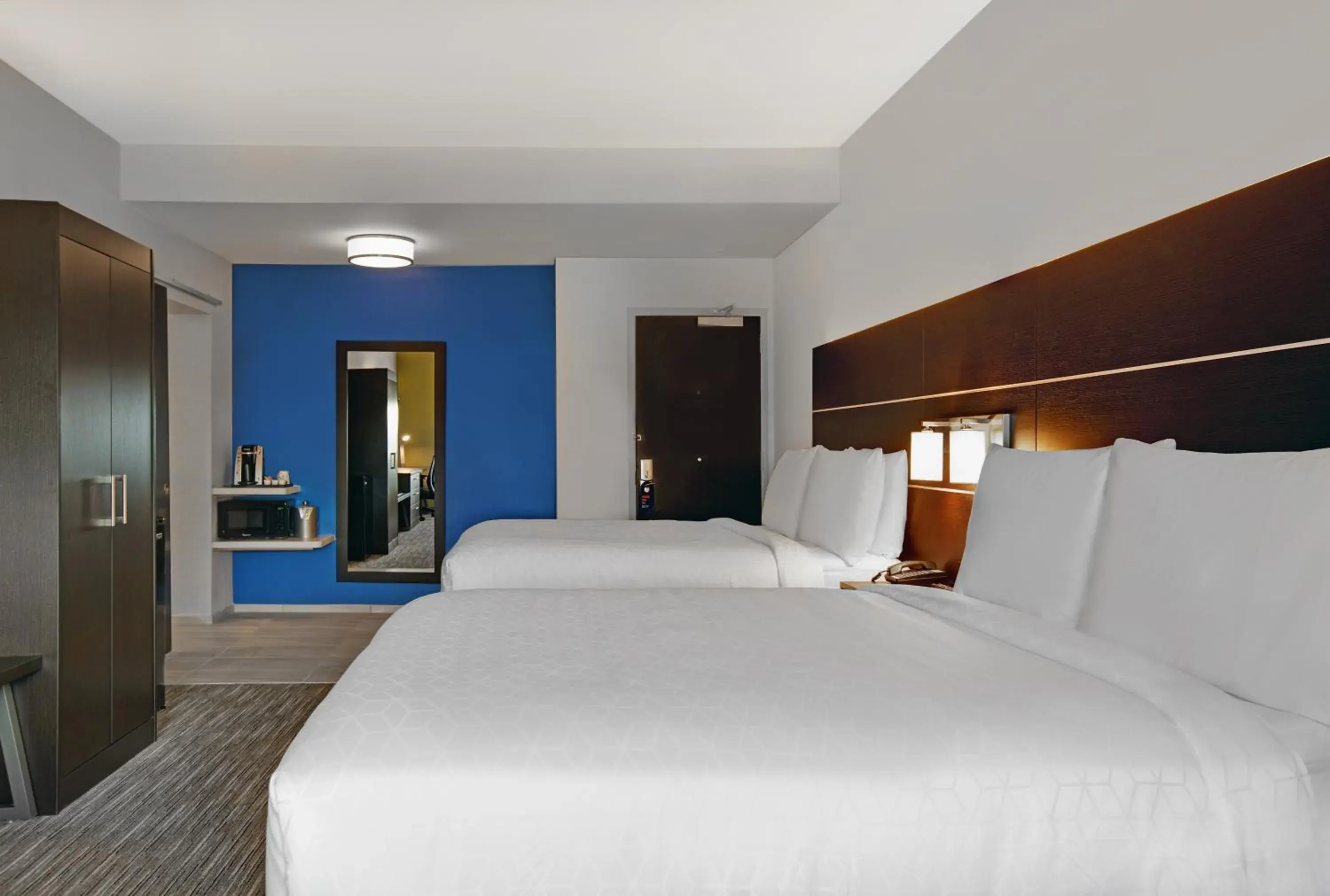 Standard Room with Two Queen Beds in Holiday Inn Express & Suites - Milwaukee - Brookfield by IHG Standard Room with Two Queen Beds in Holiday Inn Express & Suites - Milwaukee - Brookfield by IHG