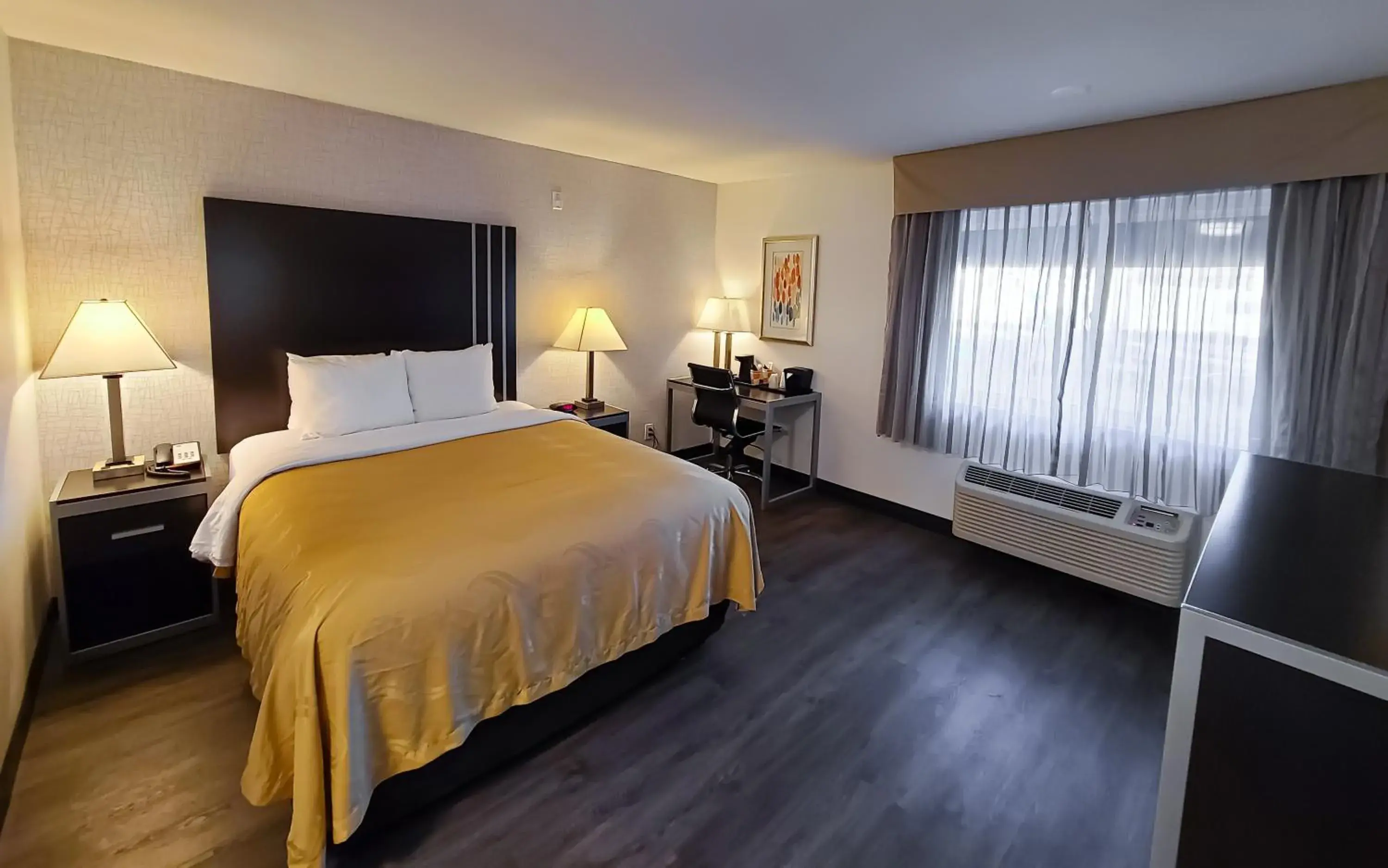 One Bedroom Suite, 1 Queen Bed, Living Room and Sofa Bed, Non Smoking in Quality Inn Burbank Airport One Bedroom Suite, 1 Queen Bed, Living Room and Sofa Bed, Non Smoking in Quality Inn Burbank Airport
