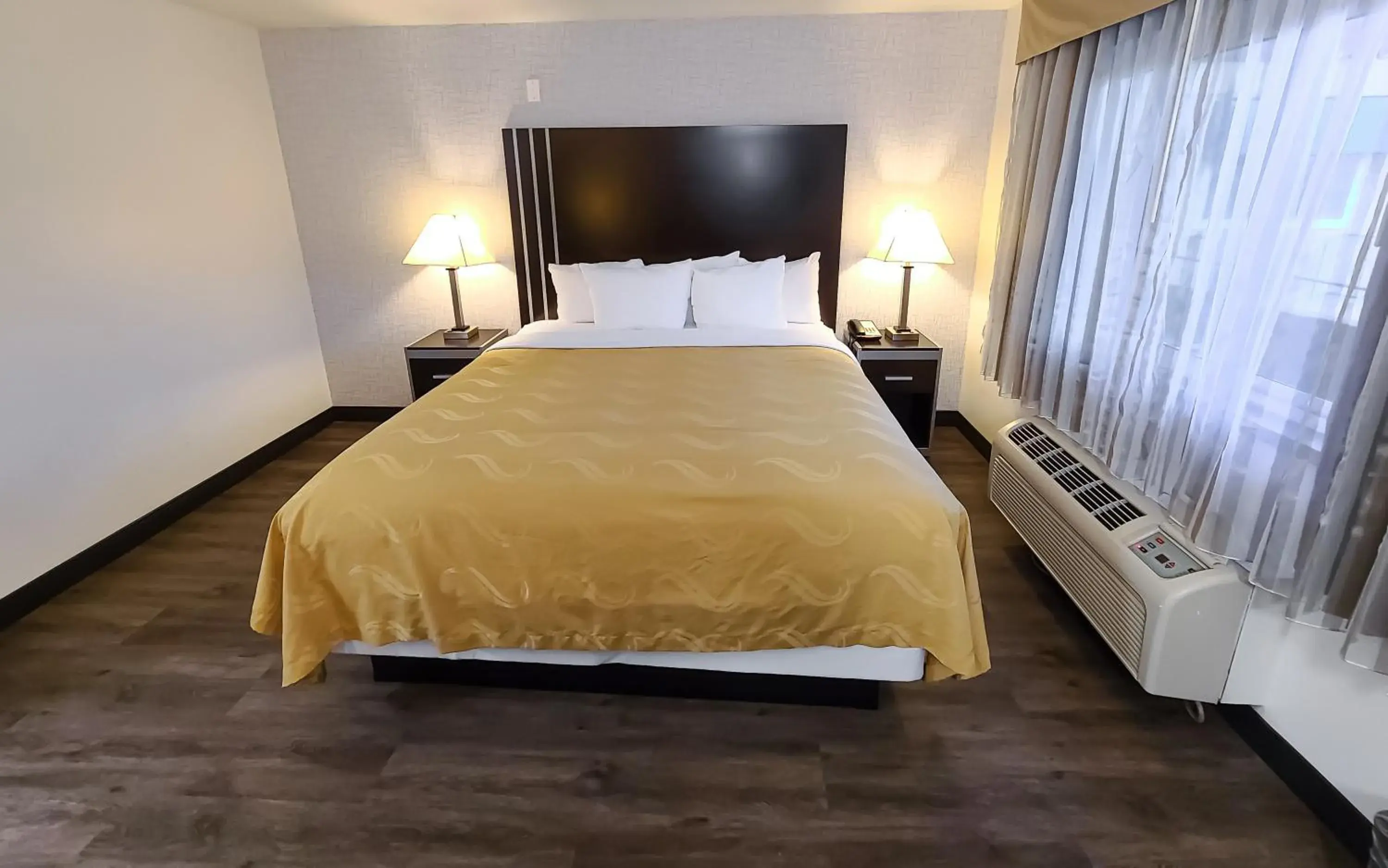 Deluxe Suite, 1 King Bed with Sofa Bed, Non Smoking in Quality Inn Burbank Airport Deluxe Suite, 1 King Bed with Sofa Bed, Non Smoking in Quality Inn Burbank Airport