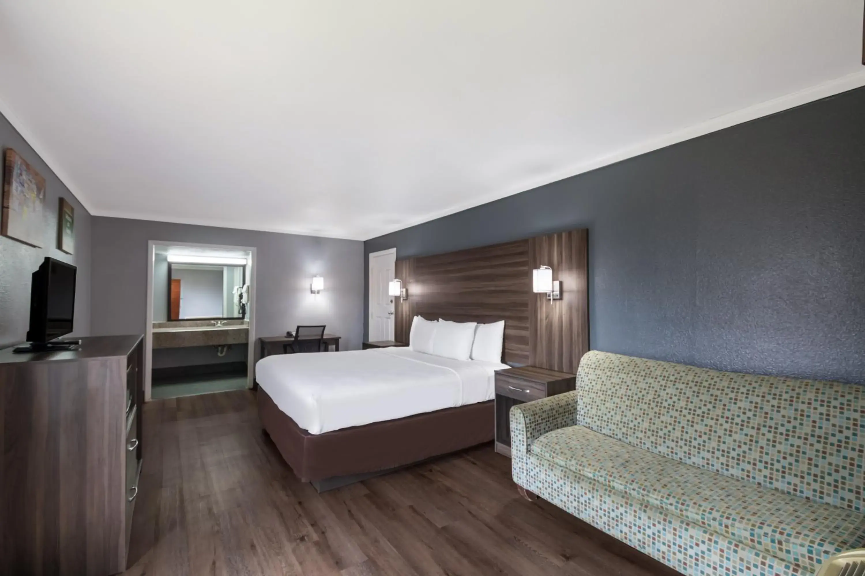 King Room - Non-Smoking in Econo Lodge Austin North near The Domain King Room - Non-Smoking in Econo Lodge Austin North near The Domain