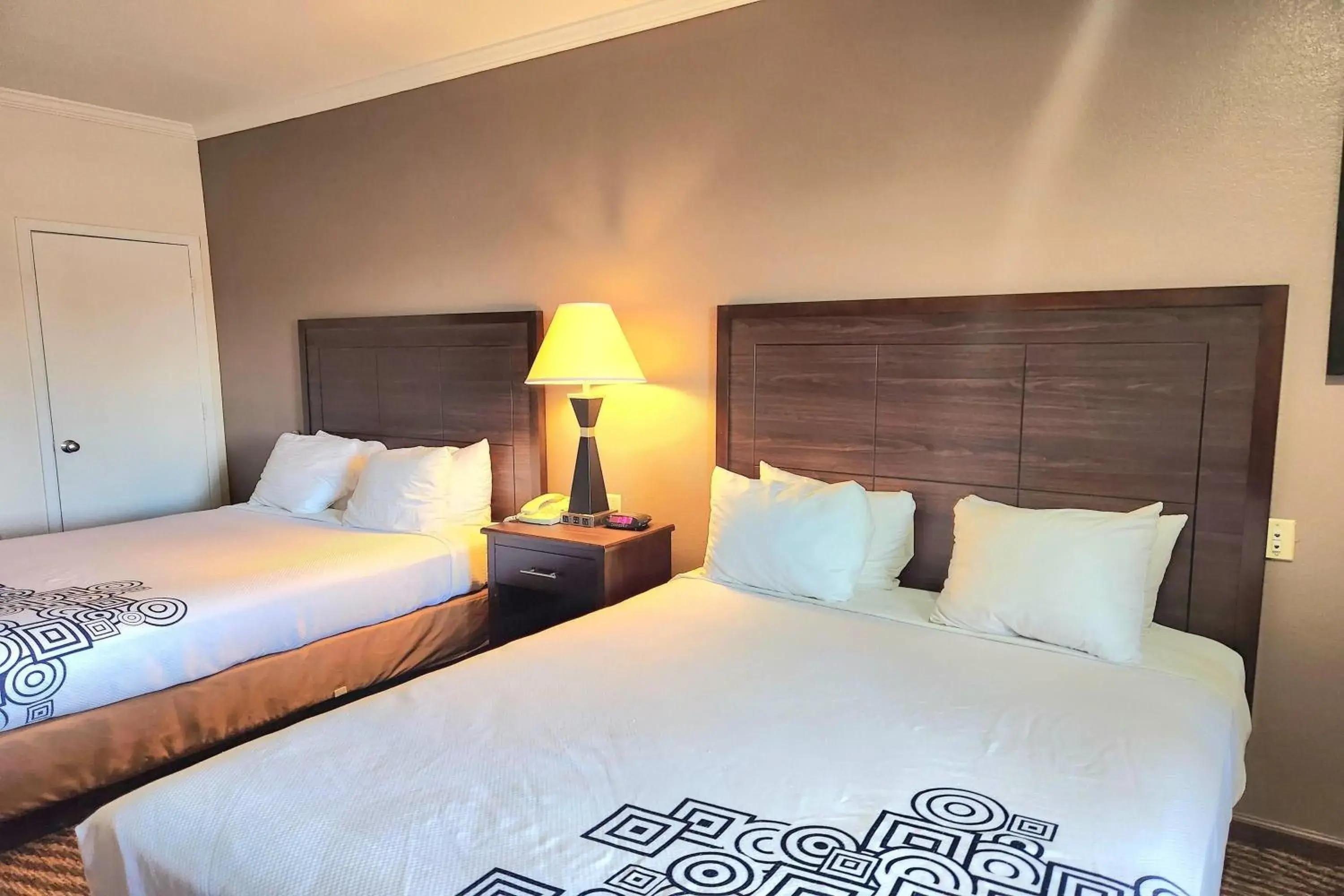Queen Room with Two Queen Beds, Mobility Access Room and Tub with Grab bar, Non-Smoking in Days Inn by Wyndham Navasota Queen Room with Two Queen Beds, Mobility Access Room and Tub with Grab bar, Non-Smoking in Days Inn by Wyndham Navasota