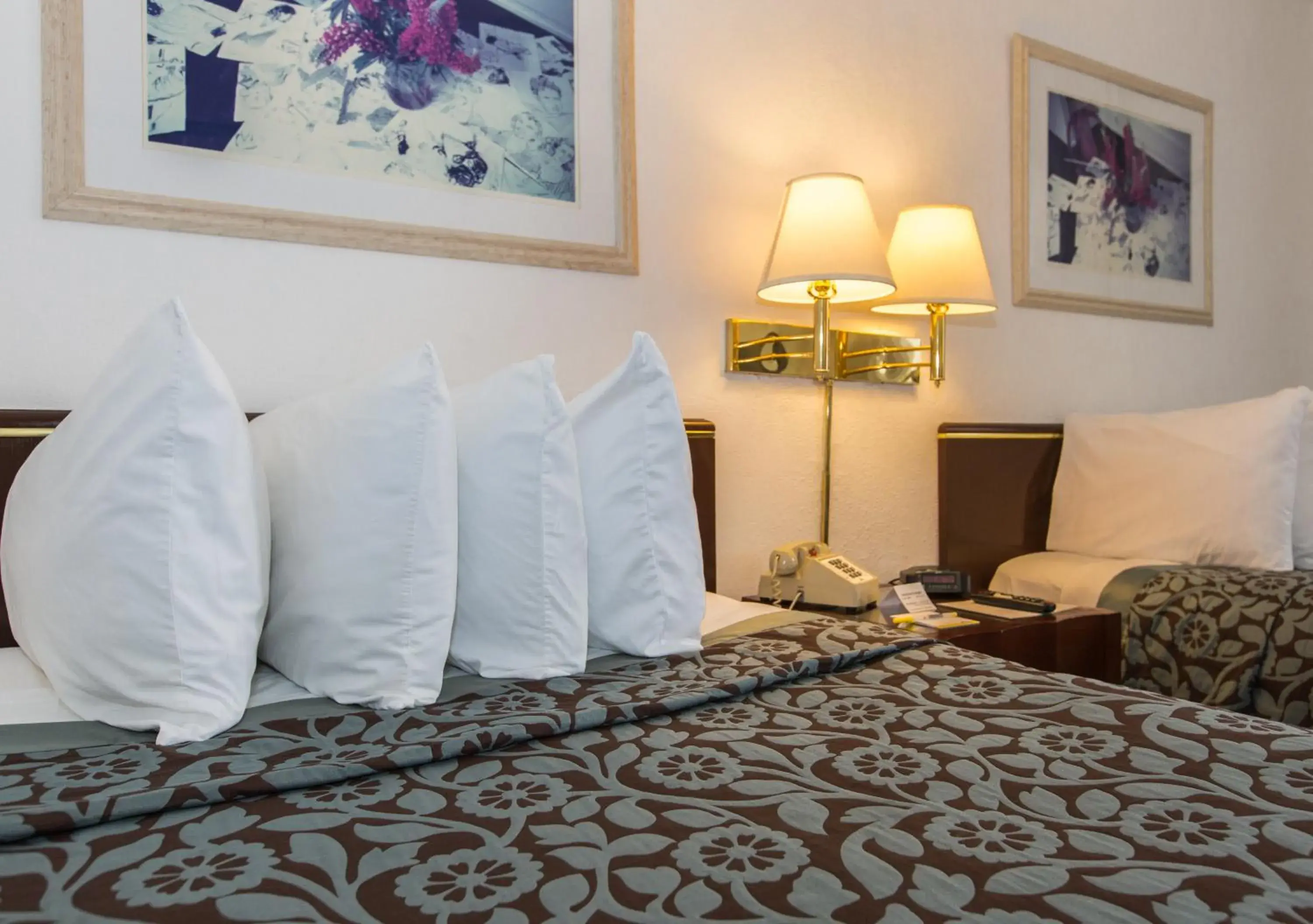 Bed in Thunderbird Beach Hotel Bed in Thunderbird Beach Hotel