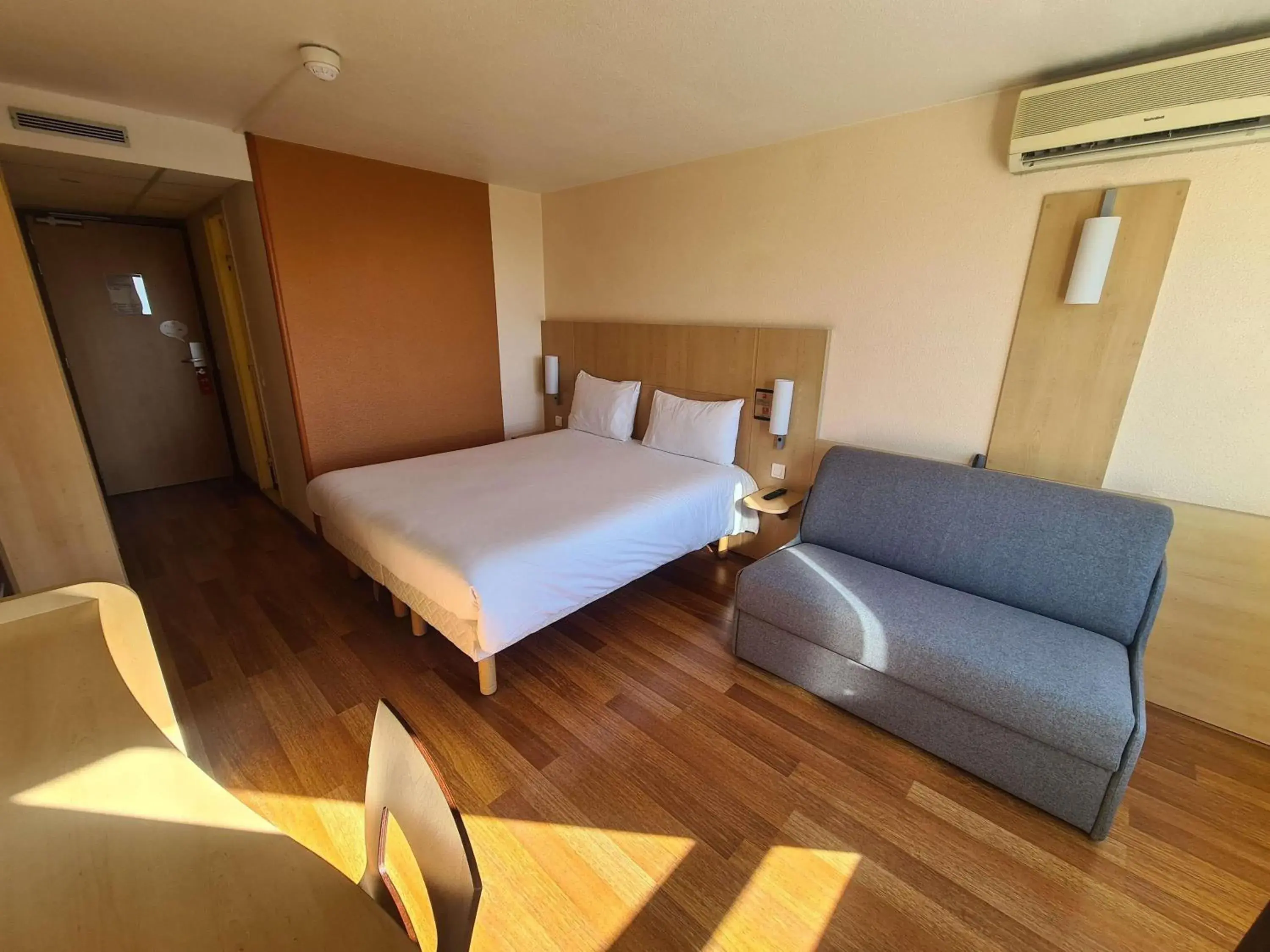 Superior Triple Room with Sofa Bed in ibis Marseille Centre Gare Saint Charles Superior Triple Room with Sofa Bed in ibis Marseille Centre Gare Saint Charles