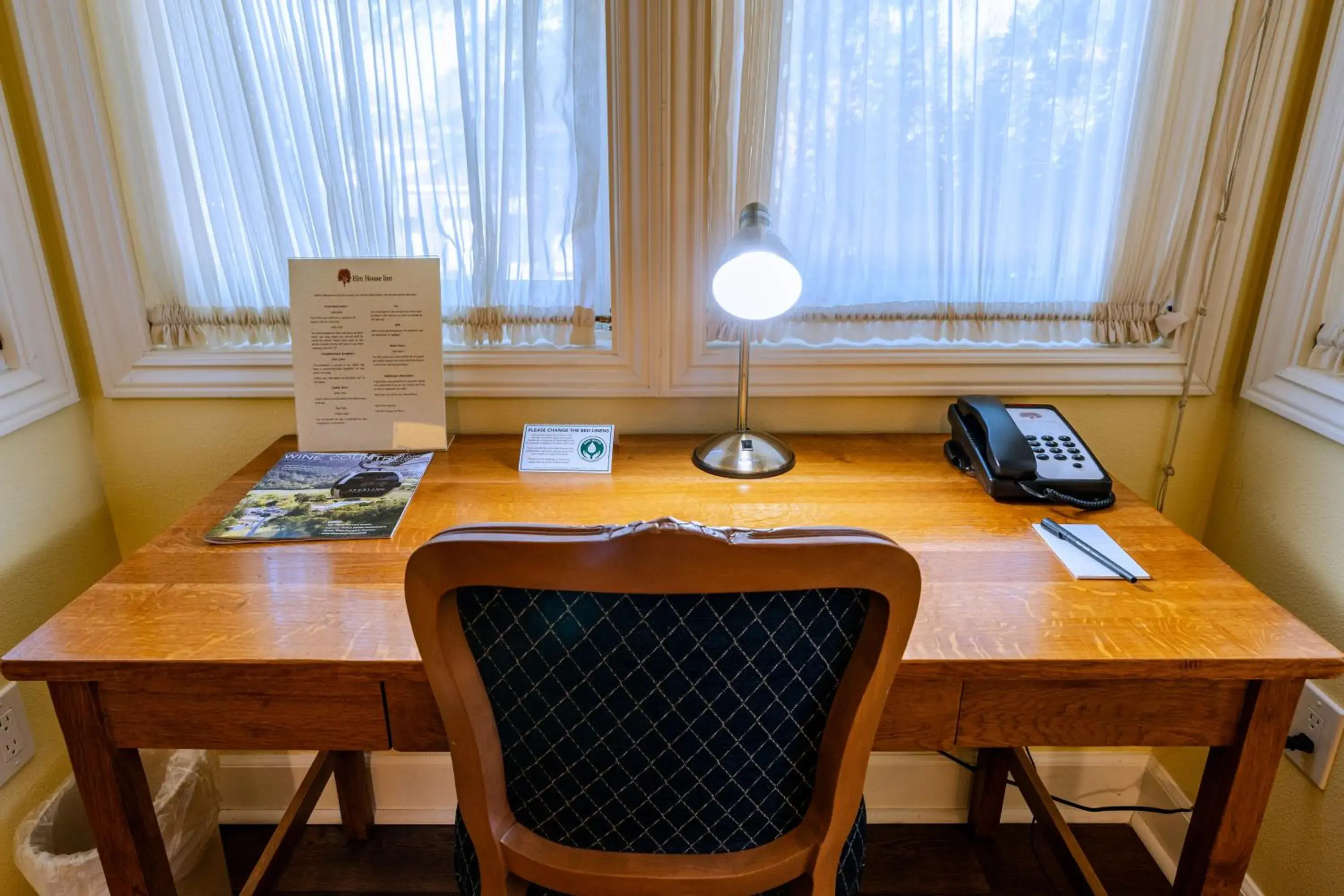 Premium King Room - single occupancy in Elm House Inn Premium King Room - single occupancy in Elm House Inn