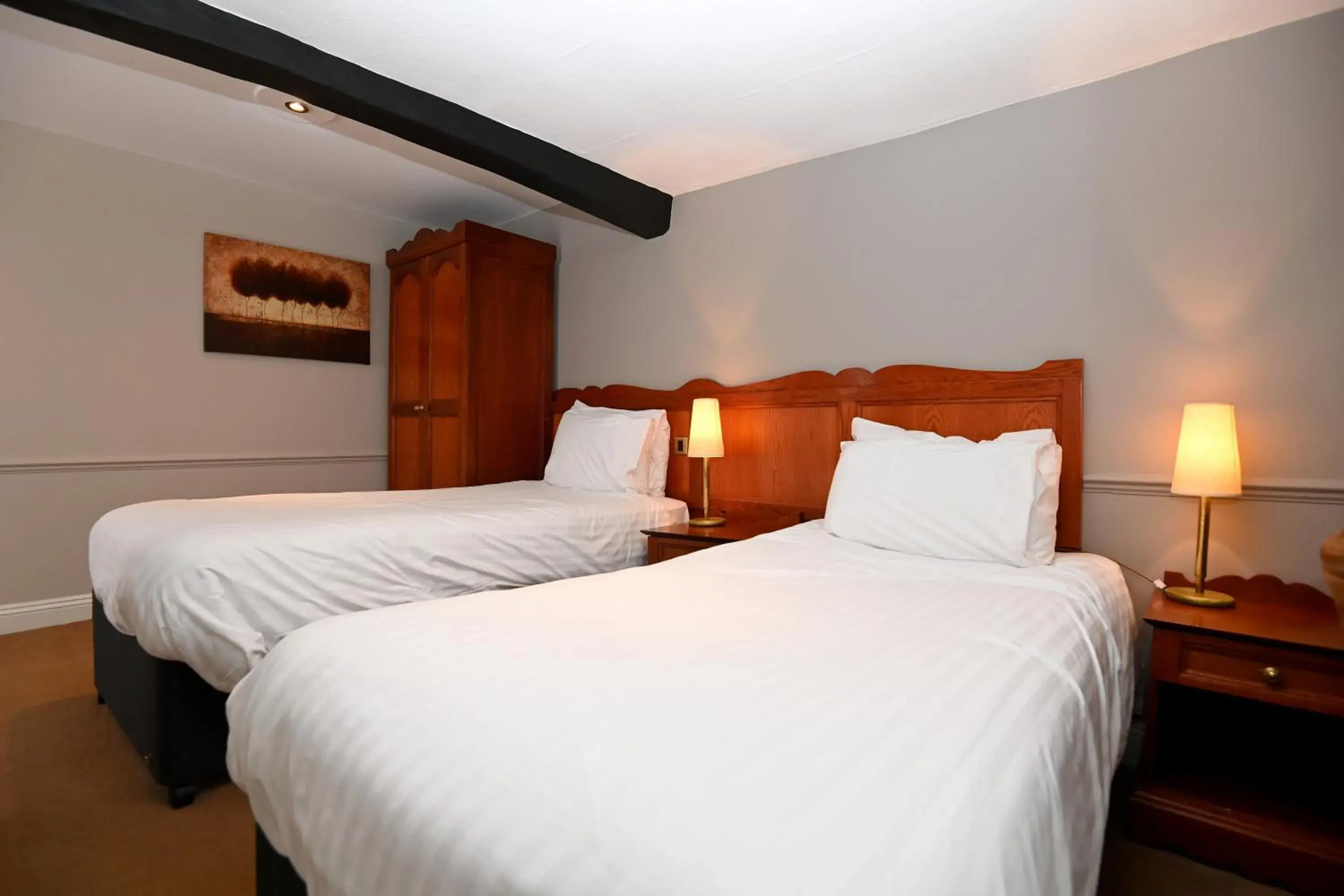 Standard Twin Room in Original White Hart, Ringwood by Marston's Inns Standard Twin Room in Original White Hart, Ringwood by Marston's Inns