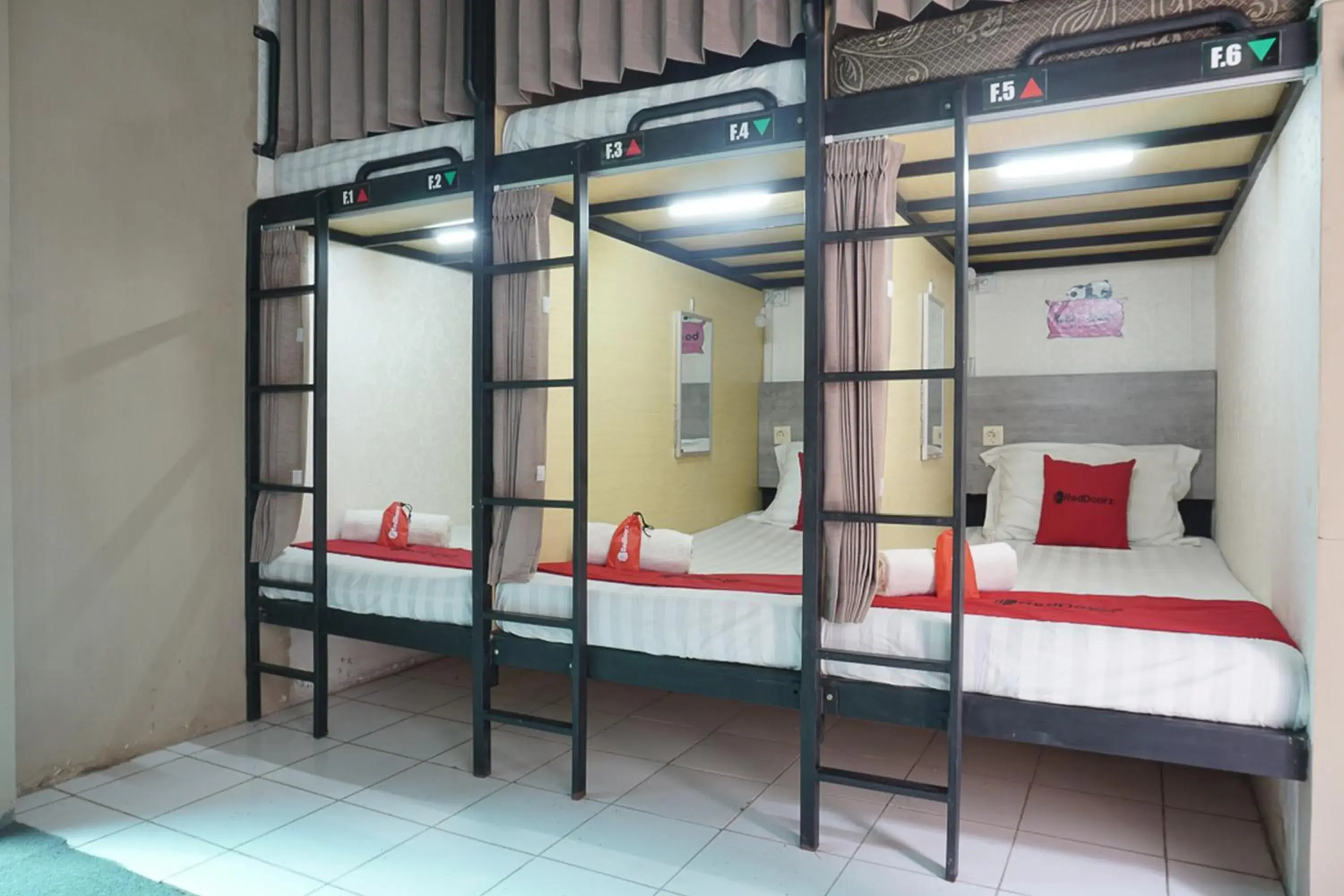Single Bed in Dormitory Room in RedDoorz Hostel @ Borobudur Street Single Bed in Dormitory Room in RedDoorz Hostel @ Borobudur Street
