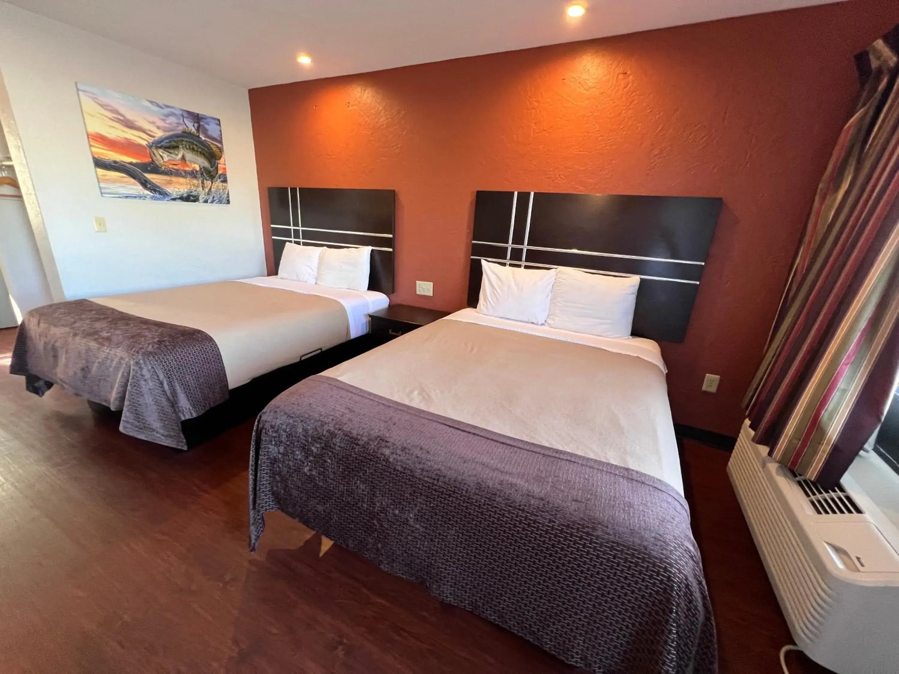 Queen Room with Two Queen Beds in Budget Inn of Okeechobee Queen Room with Two Queen Beds in Budget Inn of Okeechobee