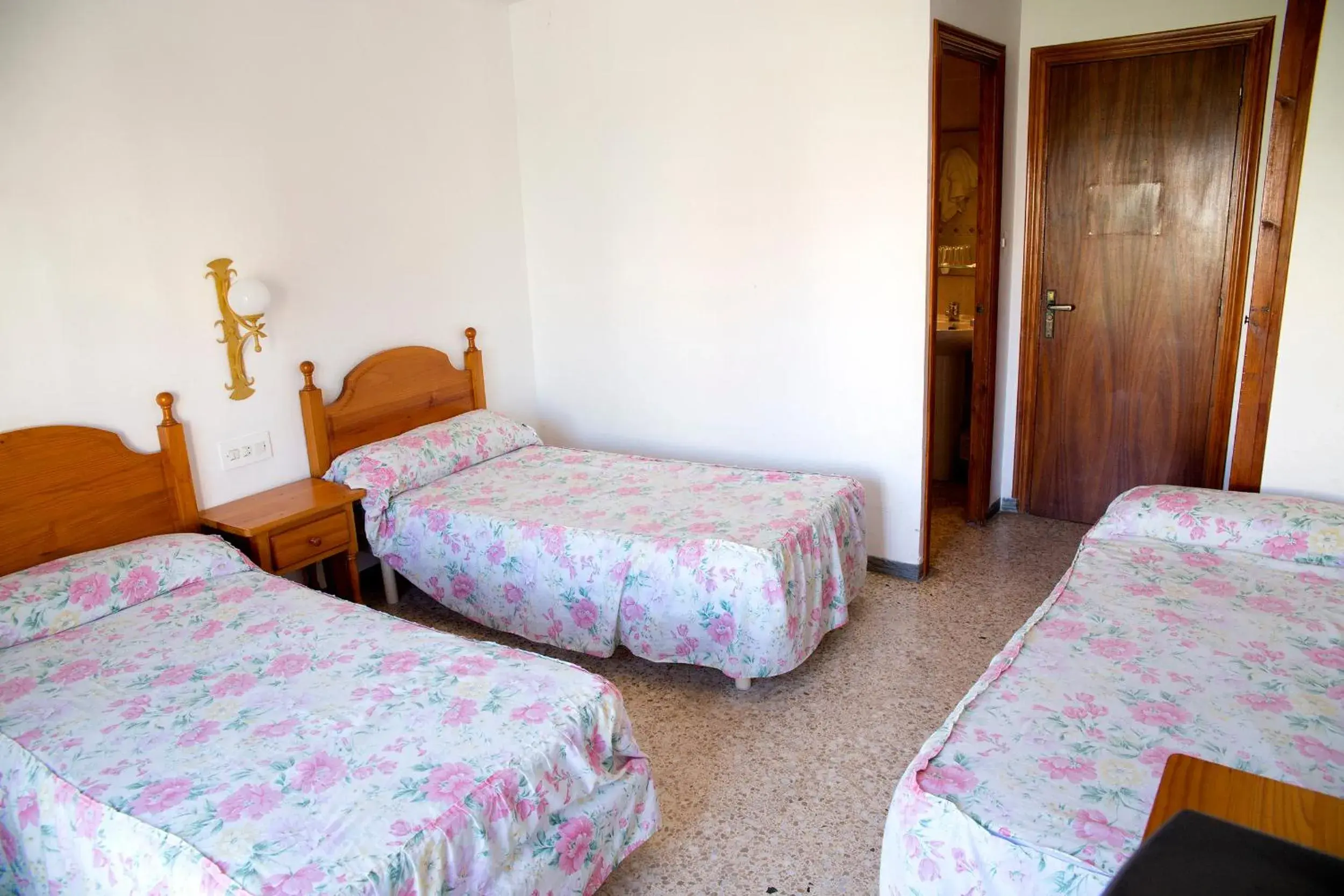 Triple Room with Balcony in Hostal Susi Triple Room with Balcony in Hostal Susi