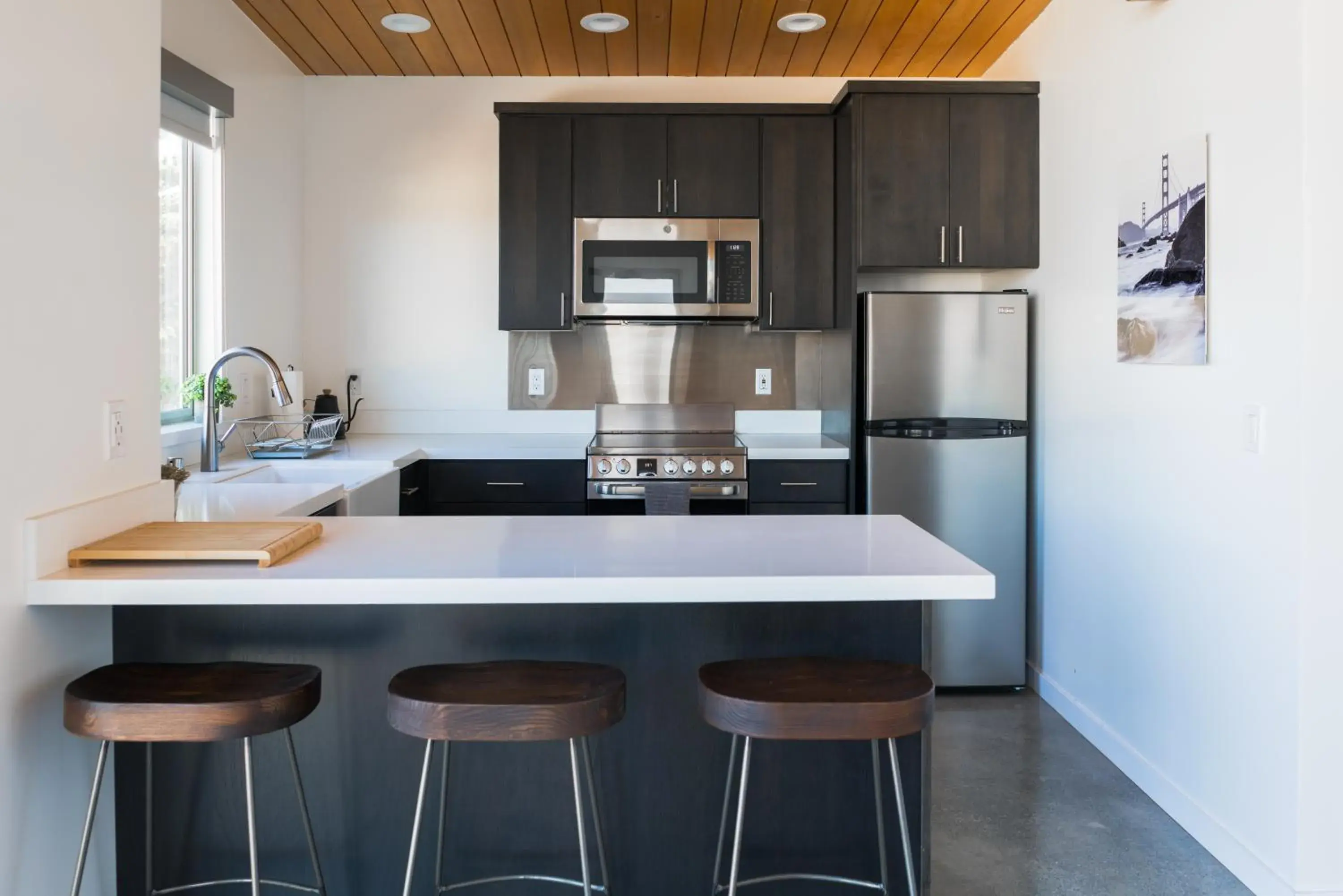 Junior Suite with Balcony in Anchor Inn Pacifica Junior Suite with Balcony in Anchor Inn Pacifica