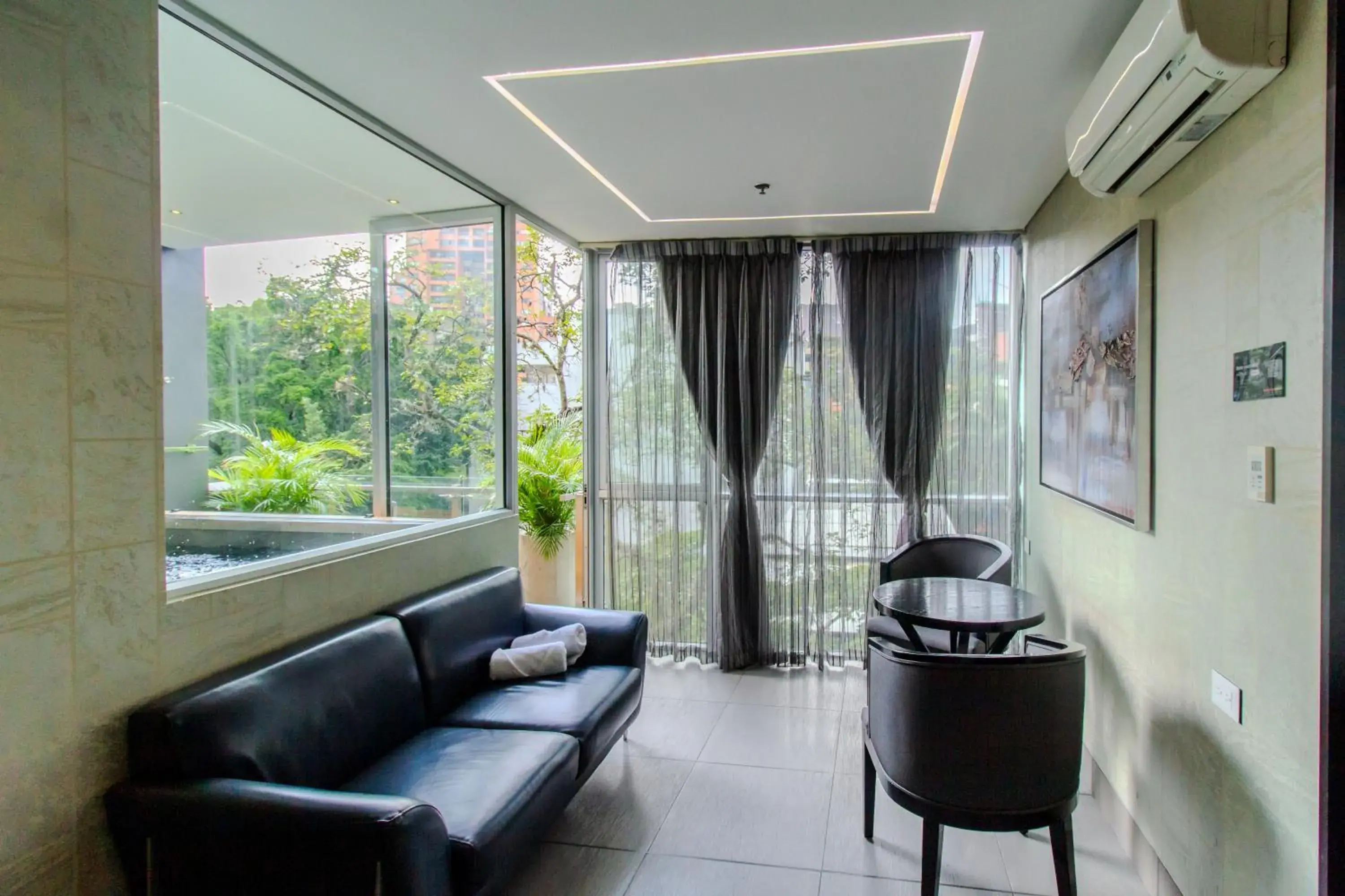 3-Bedroom apartment with jacuzzi on the balcony in Haven A Design Hotel 3-Bedroom apartment with jacuzzi on the balcony in Haven A Design Hotel