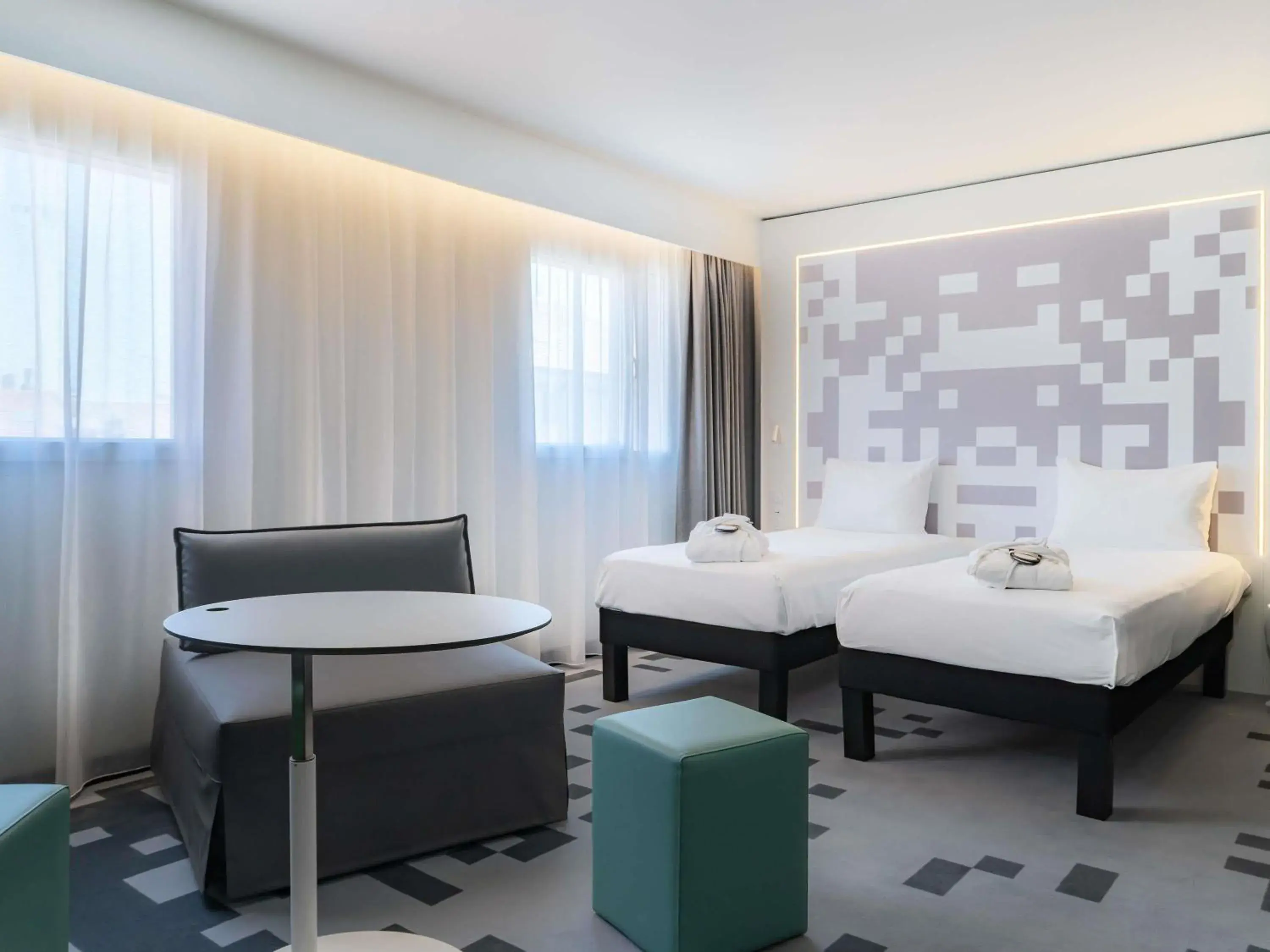 Standard Twin Room with Sofa in Mercure Béziers Standard Twin Room with Sofa in Mercure Béziers