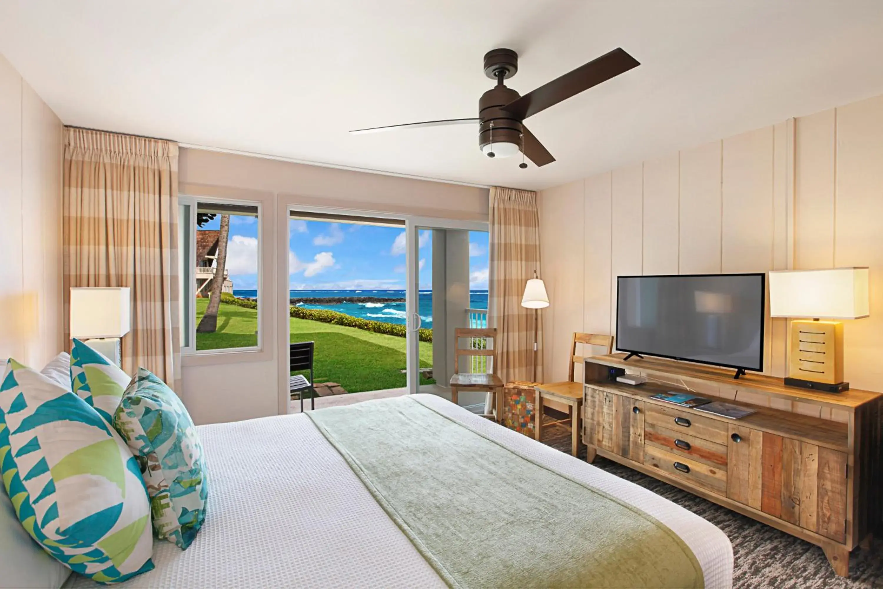 "Newly Renovated" Hotel Ocean Front in The ISO by Castle "Newly Renovated" Hotel Ocean Front in The ISO by Castle