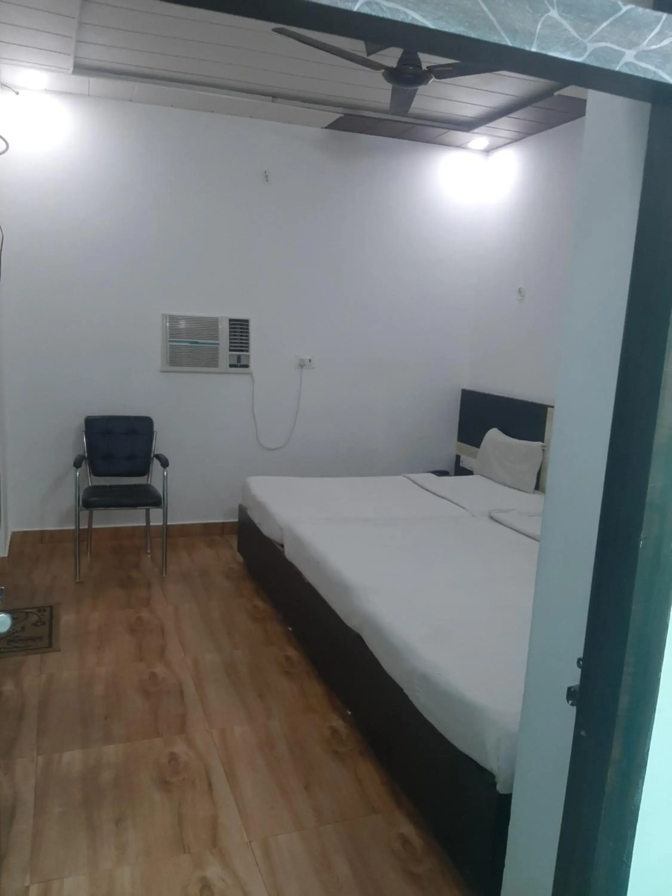 Classic Triple Room in Taj 3 Star Hotel Agra Near Taj Mahal Classic Triple Room in Taj 3 Star Hotel Agra Near Taj Mahal