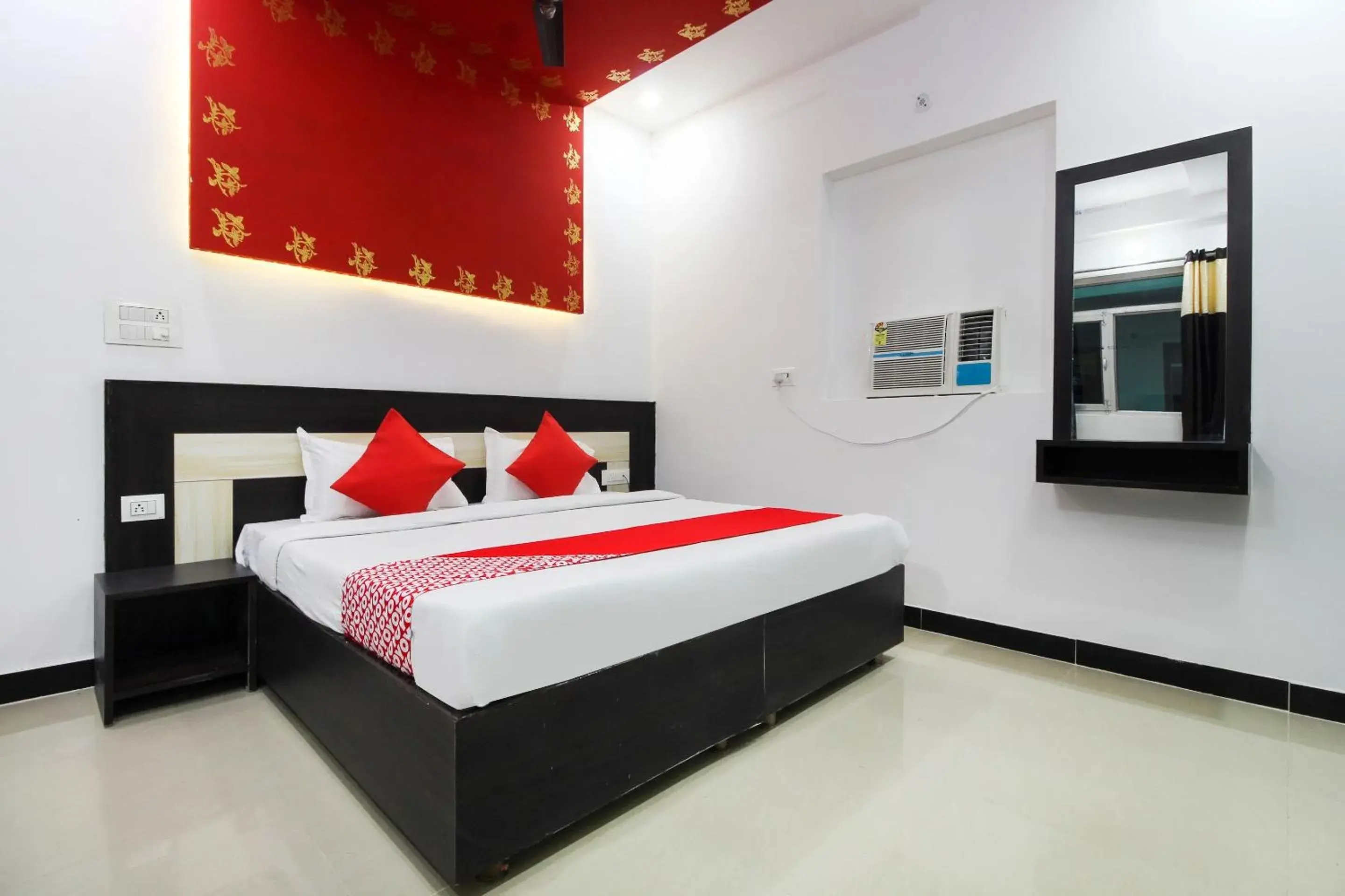 Deluxe Suite in Taj 3 Star Hotel Agra Near Taj Mahal Deluxe Suite in Taj 3 Star Hotel Agra Near Taj Mahal