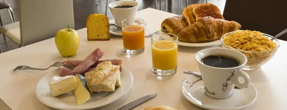 Standard Double Room in BRIT HOTEL Confort Le Limouzi TULLE Standard Double Room in BRIT HOTEL Confort Le Limouzi TULLE