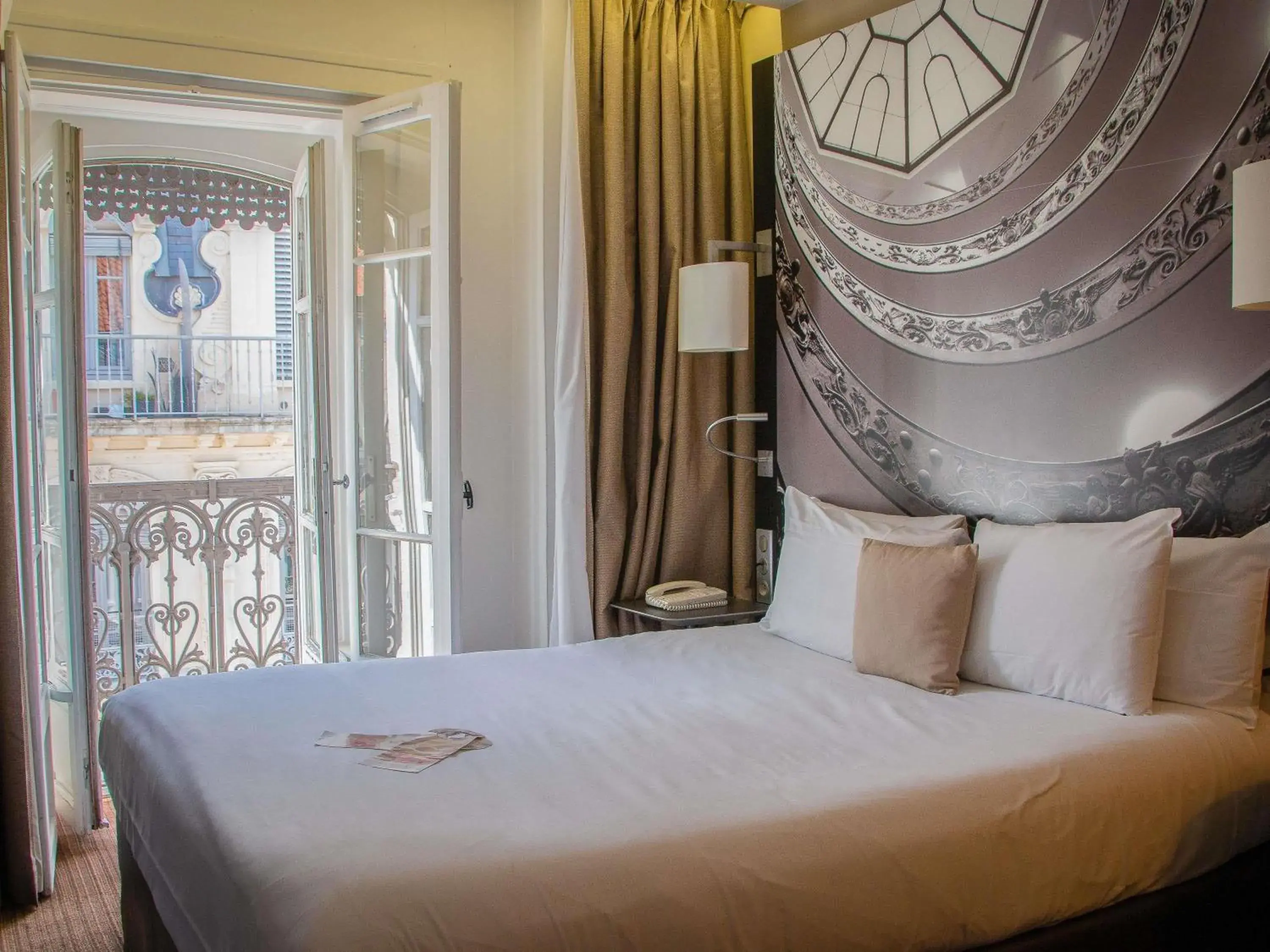 Classic Double Room in Mercure Lyon Centre Beaux-Arts Classic Double Room in Mercure Lyon Centre Beaux-Arts