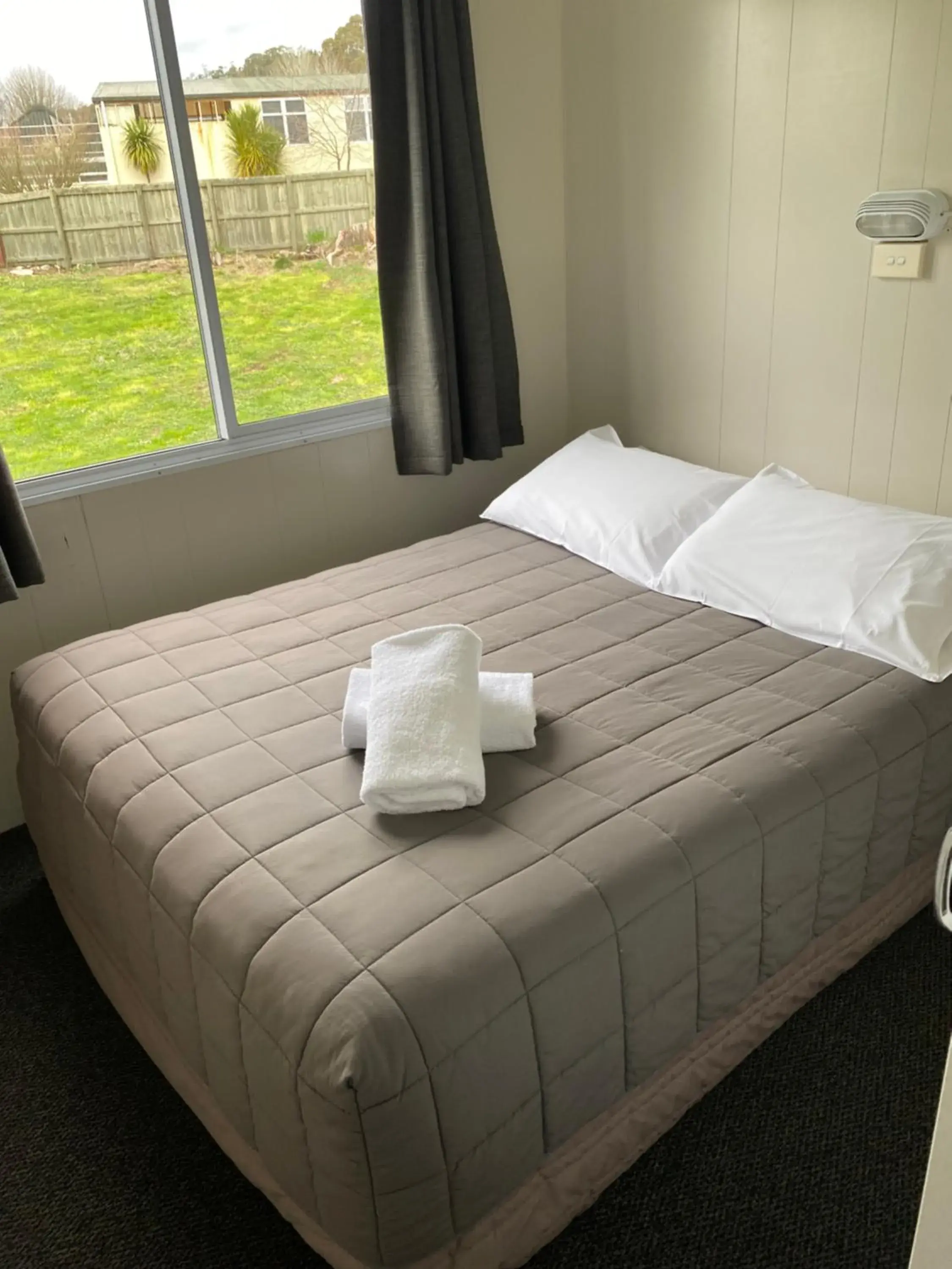 Large Self-Contained Unit in Rotorua Thermal Holiday Park Large Self-Contained Unit in Rotorua Thermal Holiday Park