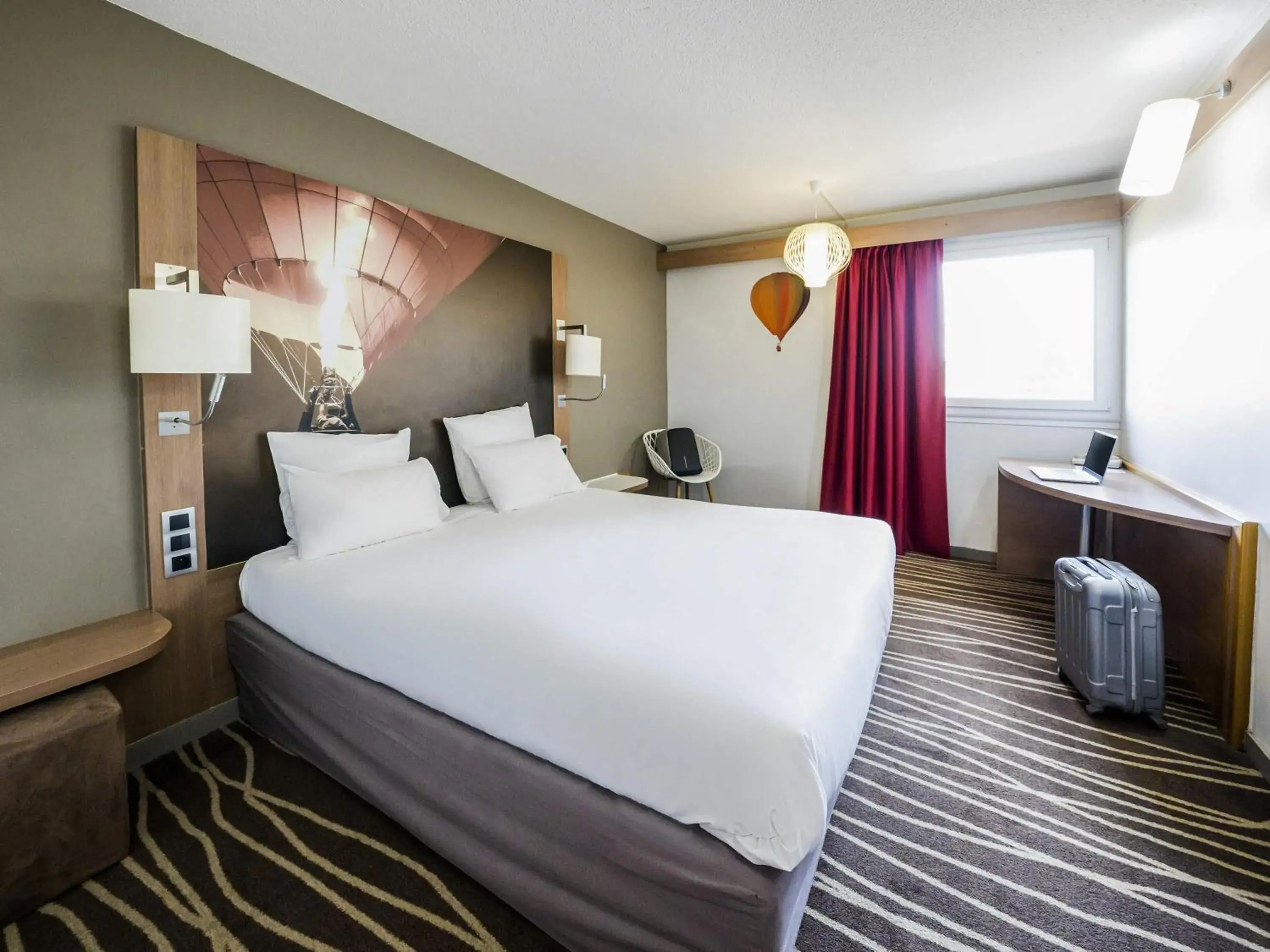 Classic Room with One Double Bed in Mercure Vienne Sud Chanas Classic Room with One Double Bed in Mercure Vienne Sud Chanas