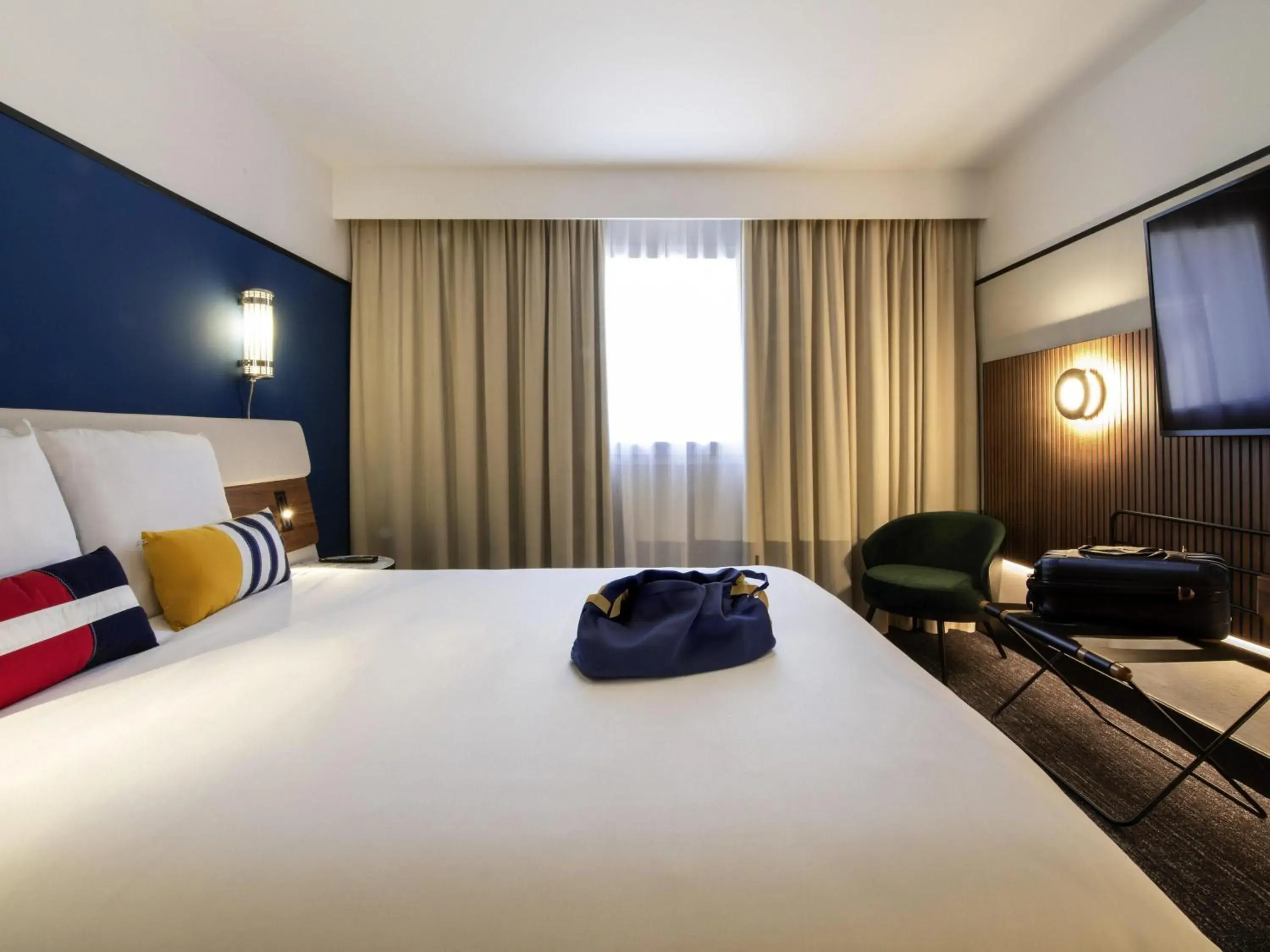 Classic Double Room in Mercure Caen Centre Port De Plaisance Classic Double Room in Mercure Caen Centre Port De Plaisance