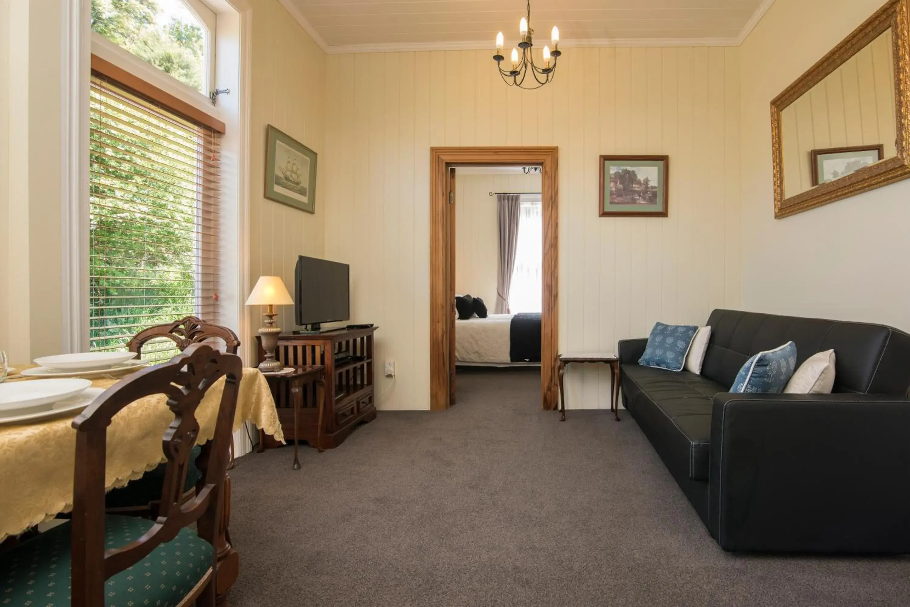 Superior One-Bedroom Apartment - Sir Joseph Banks in Sennen House Boutique Accommodation Superior One-Bedroom Apartment - Sir Joseph Banks in Sennen House Boutique Accommodation