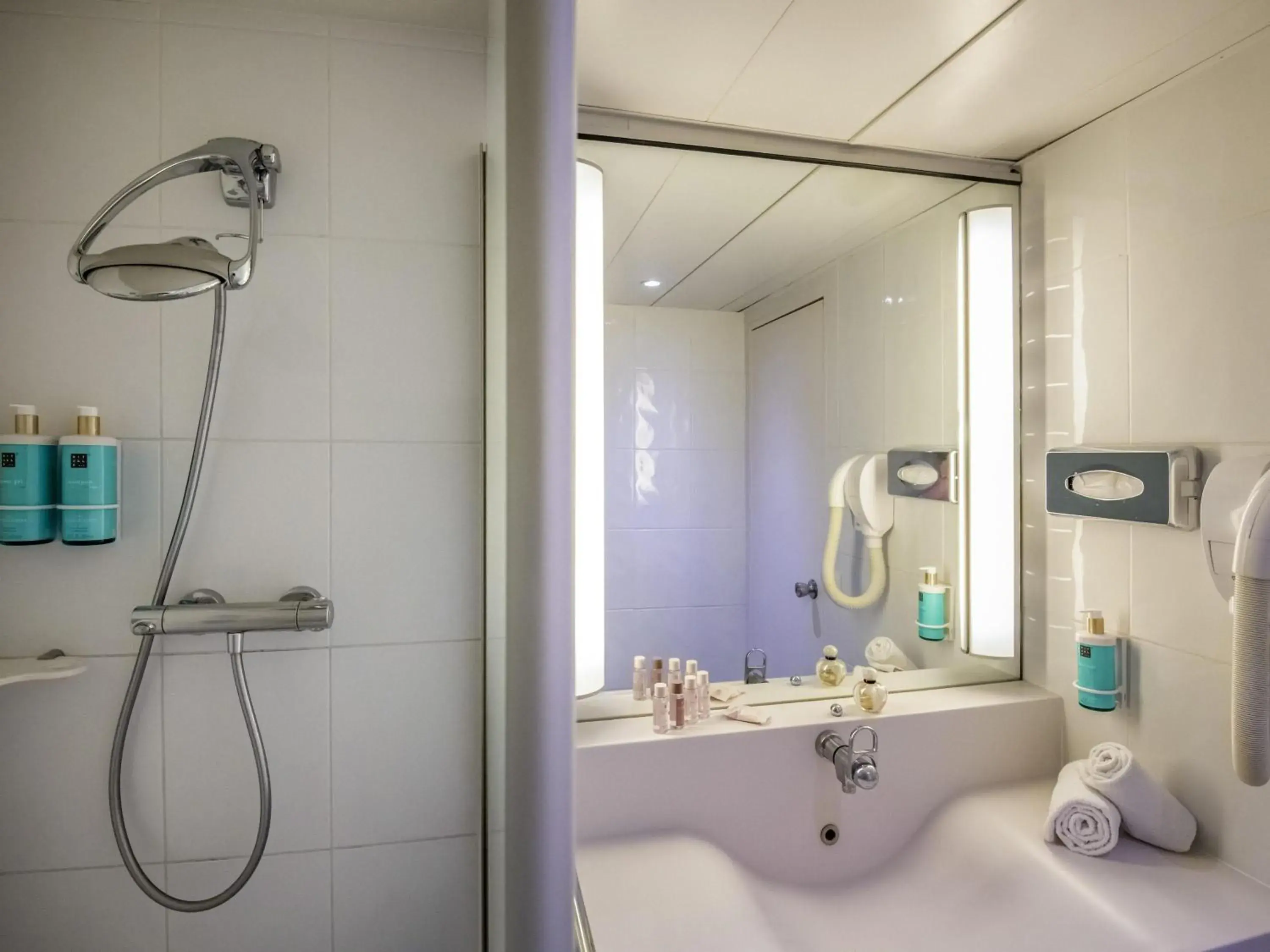 Classic Room with One Double Bed and One Single Bed in Novotel Antibes Sophia Antipolis Classic Room with One Double Bed and One Single Bed in Novotel Antibes Sophia Antipolis