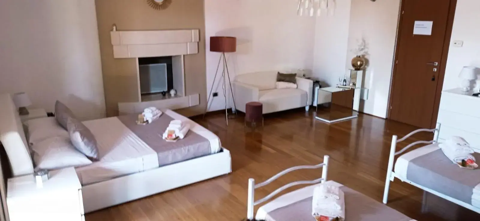 Quadruple Room with Garden View in Villetta Del Salento Exclusive B&B Quadruple Room with Garden View in Villetta Del Salento Exclusive B&B