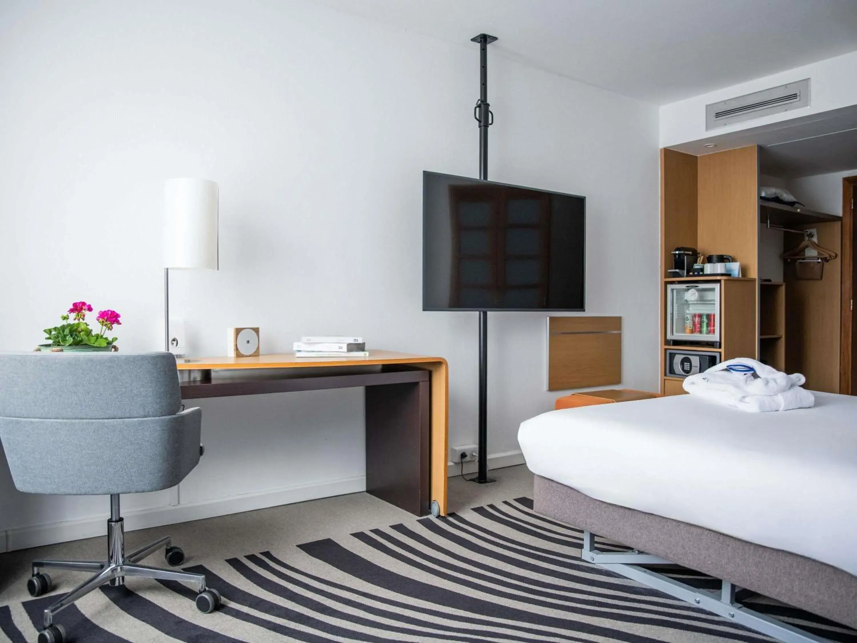 Suite with One Double Bed and Sofa Bed in Hotel Novotel Evry Courcouronnes Suite with One Double Bed and Sofa Bed in Hotel Novotel Evry Courcouronnes