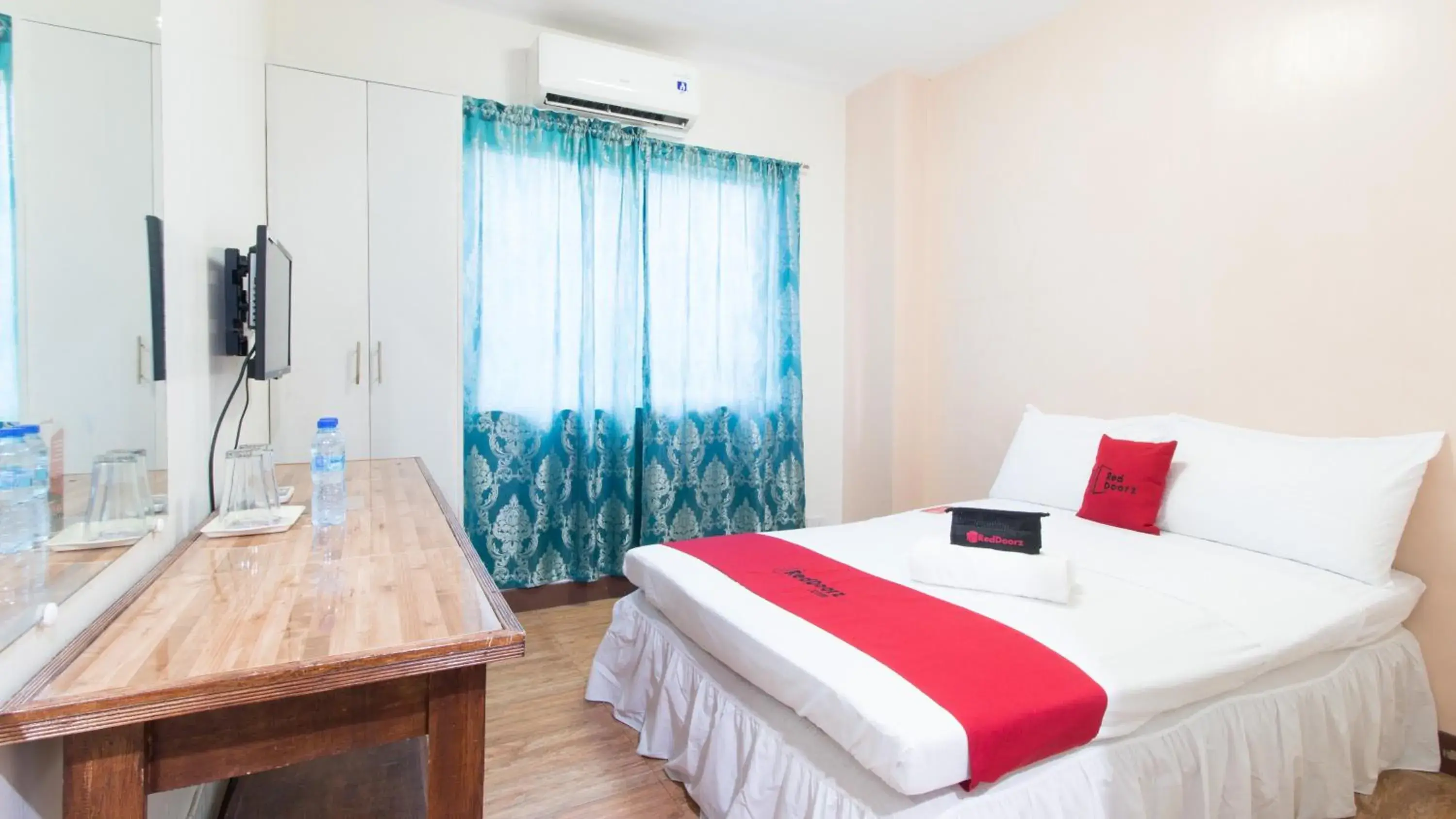 Double Room in RedDoorz @ San Jose Tagbak Jaro Iloilo Double Room in RedDoorz @ San Jose Tagbak Jaro Iloilo