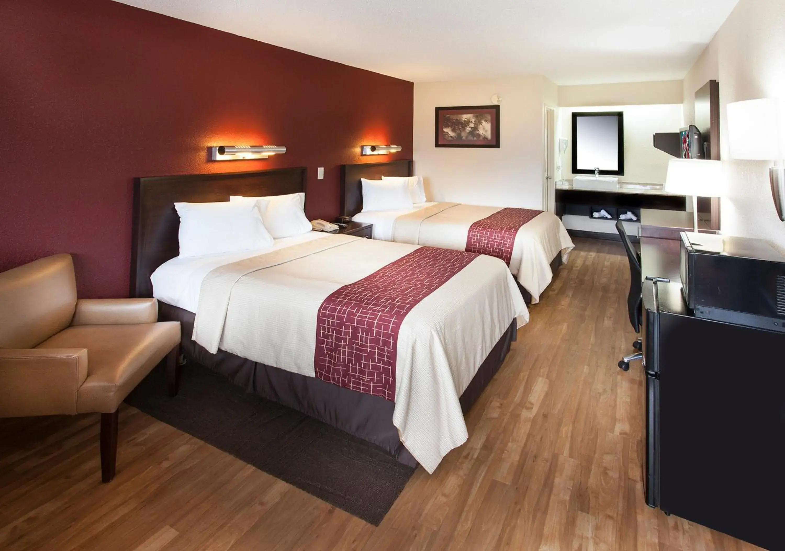 Deluxe Room with Two Double Beds Smoke Free in Red Roof Inn PLUS+ Philadelphia Airport Deluxe Room with Two Double Beds Smoke Free in Red Roof Inn PLUS+ Philadelphia Airport
