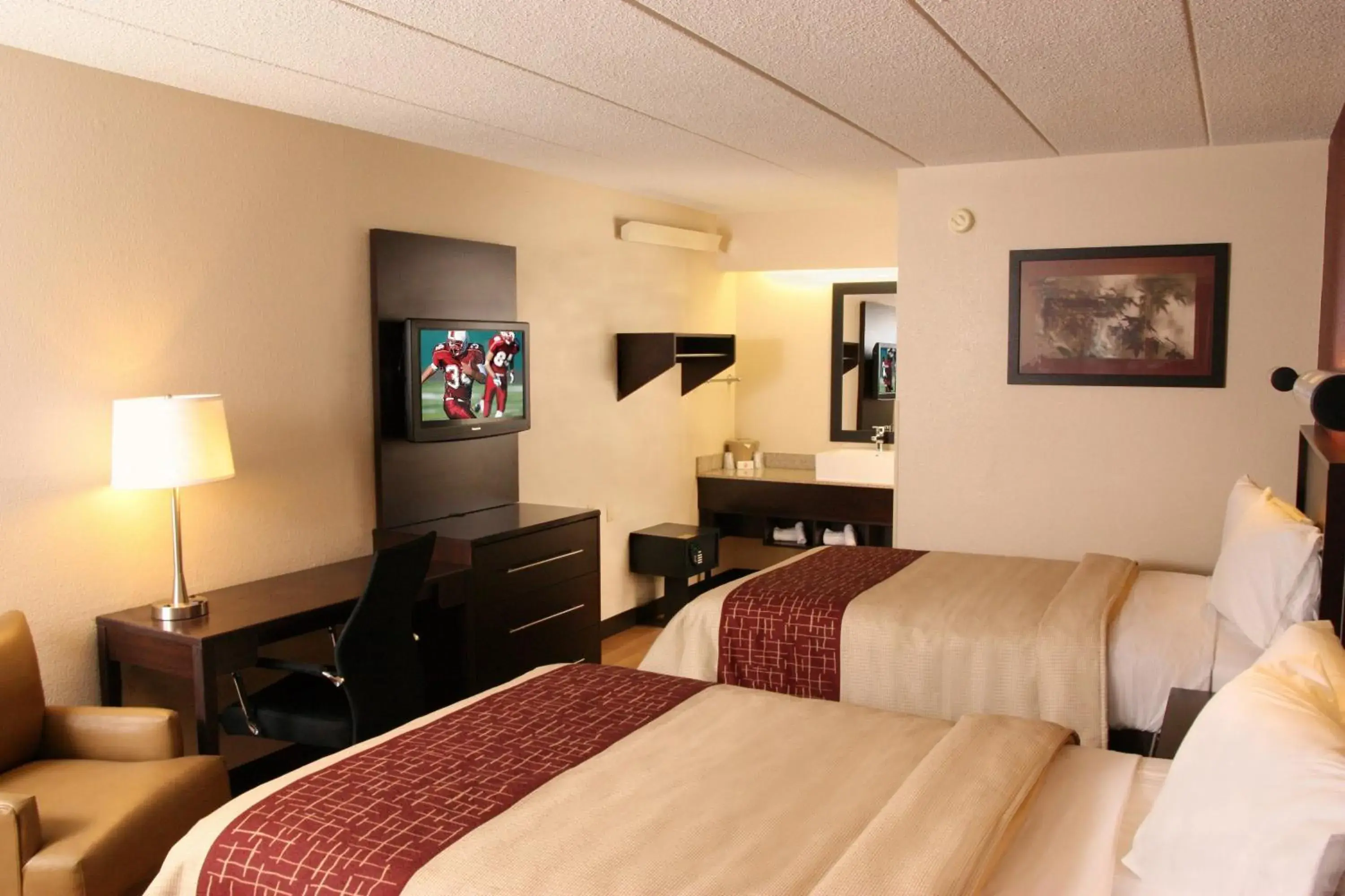 Standard Room with Two Double Beds Smoke Free in Red Roof Inn PLUS+ Philadelphia Airport Standard Room with Two Double Beds Smoke Free in Red Roof Inn PLUS+ Philadelphia Airport