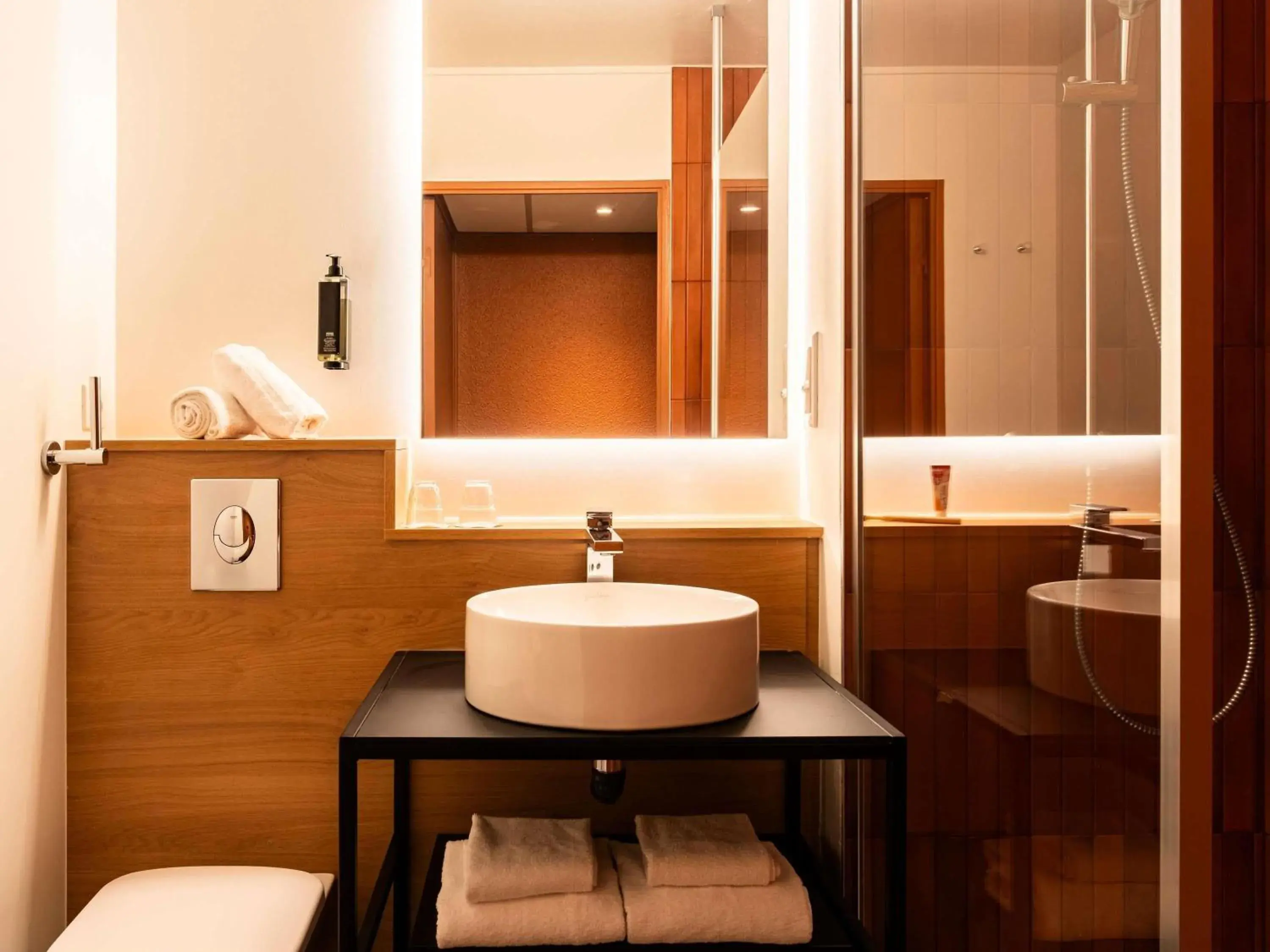 Standard One Double Bed in Ibis Styles Lyon Villeurbanne Parc de la Tête d'Or Standard One Double Bed in Ibis Styles Lyon Villeurbanne Parc de la Tête d'Or