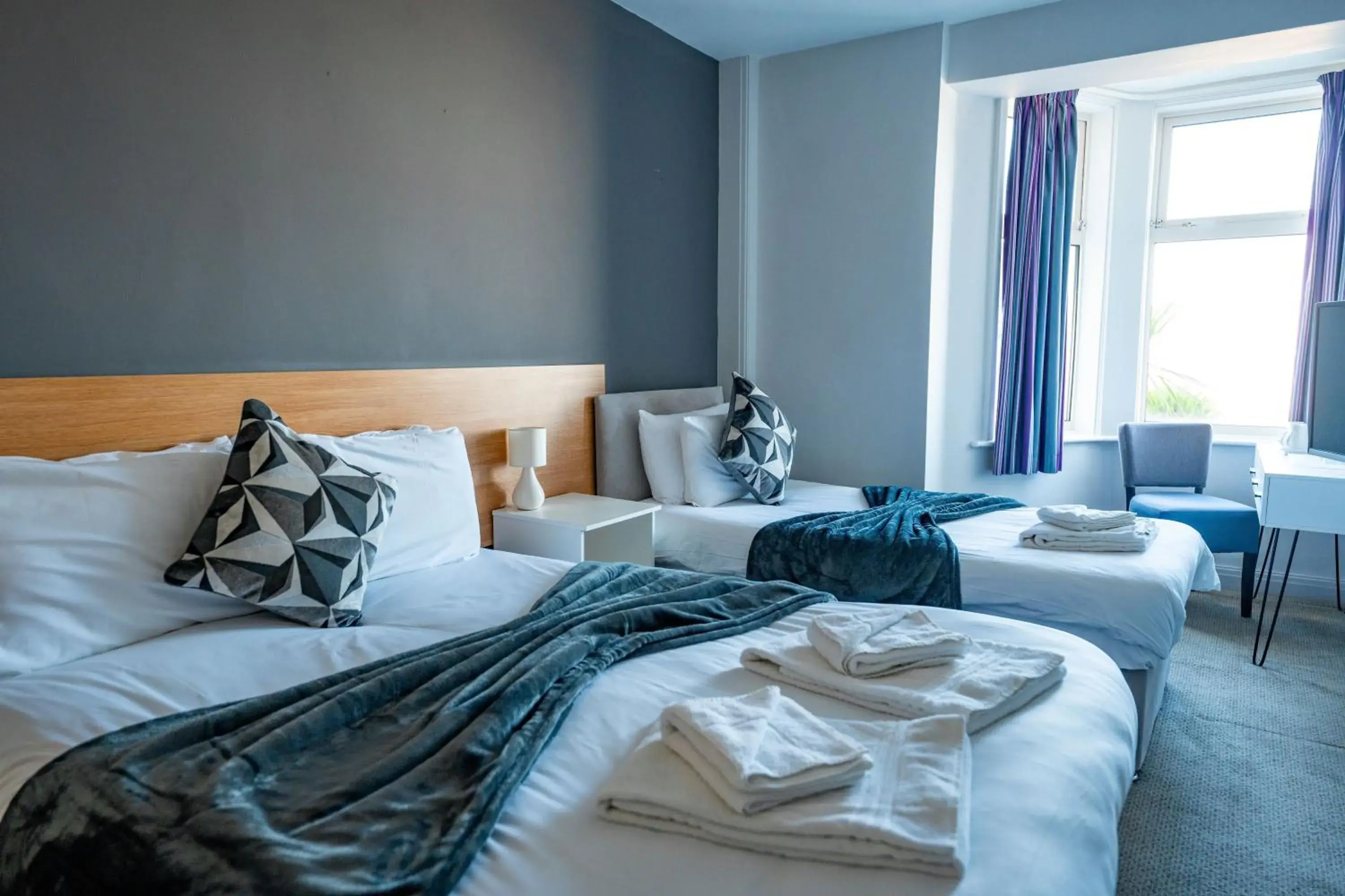 Triple Room with Sea View in The Strathmore Hotel Triple Room with Sea View in The Strathmore Hotel