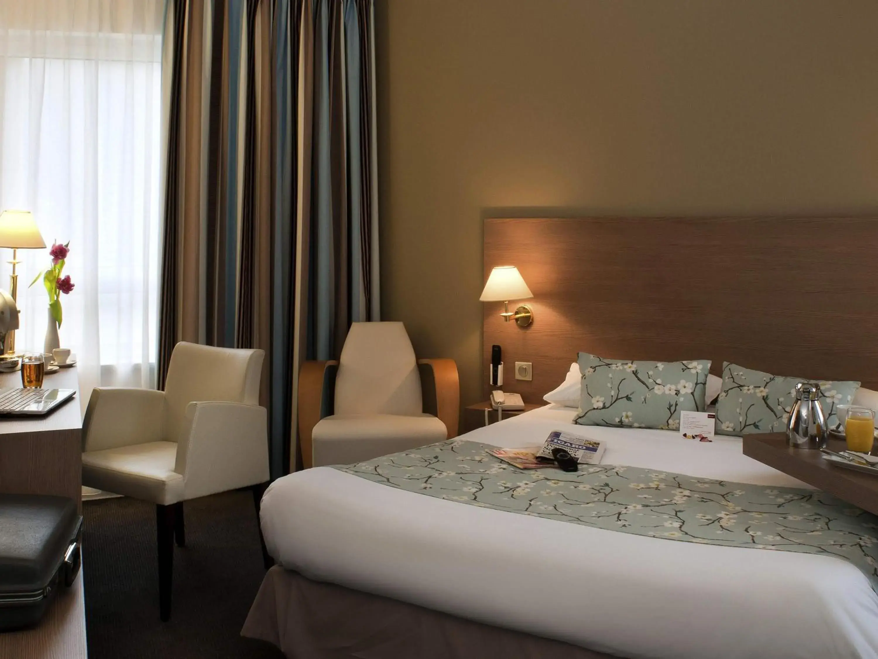 Superior Room with One Double Bed in Mercure Hotel Forbach Centre de Loisirs Superior Room with One Double Bed in Mercure Hotel Forbach Centre de Loisirs