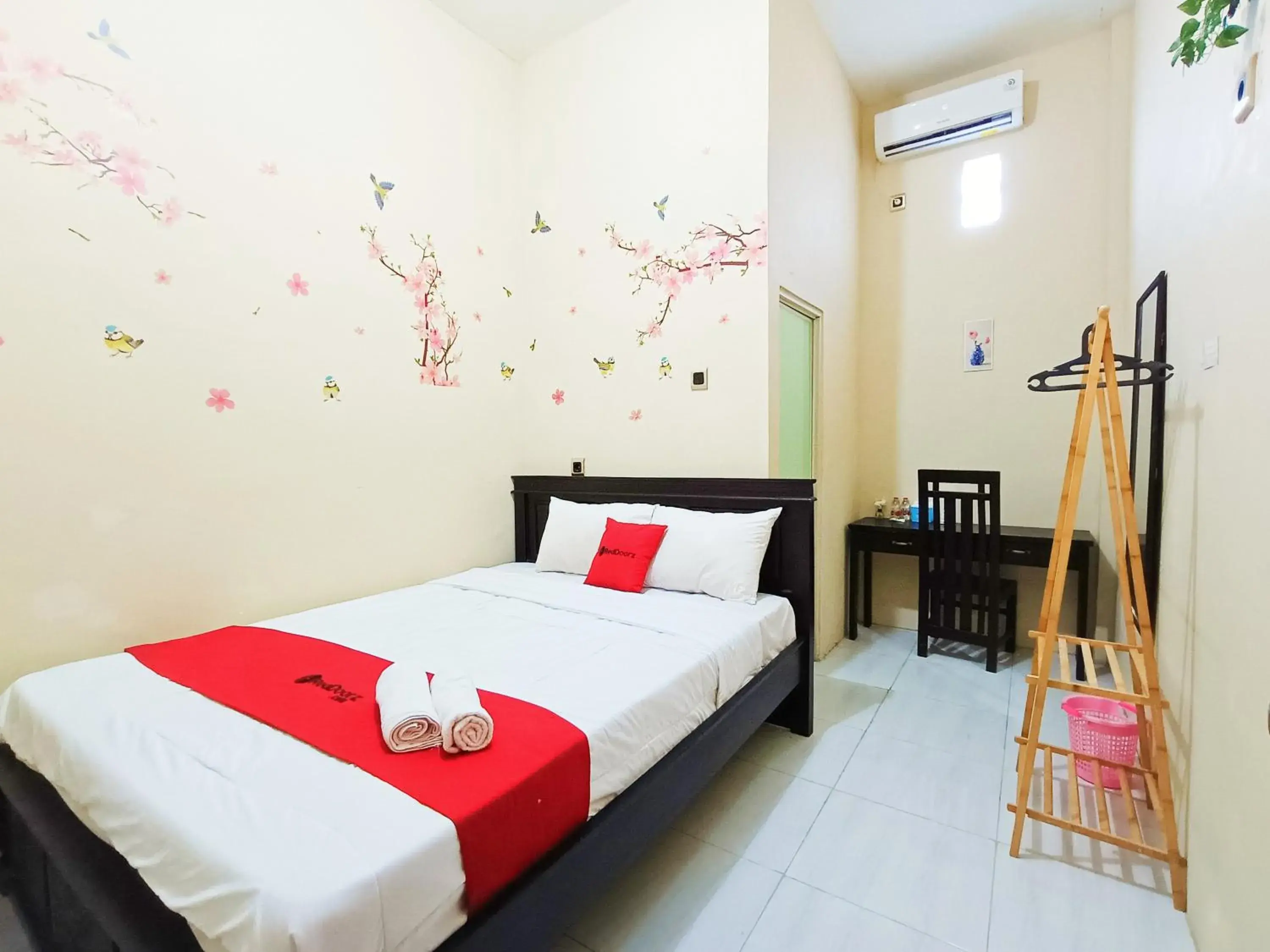 Double Room in RedDoorz Syariah near Universitas 17 Agustus Banyuwangi Double Room in RedDoorz Syariah near Universitas 17 Agustus Banyuwangi