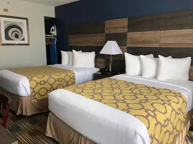 Double Room with Two Double Beds - Disability Access/Non-Smoking in Baymont by Wyndham - Chicago - Addison - O'Hare Double Room with Two Double Beds - Disability Access/Non-Smoking in Baymont by Wyndham - Chicago - Addison - O'Hare