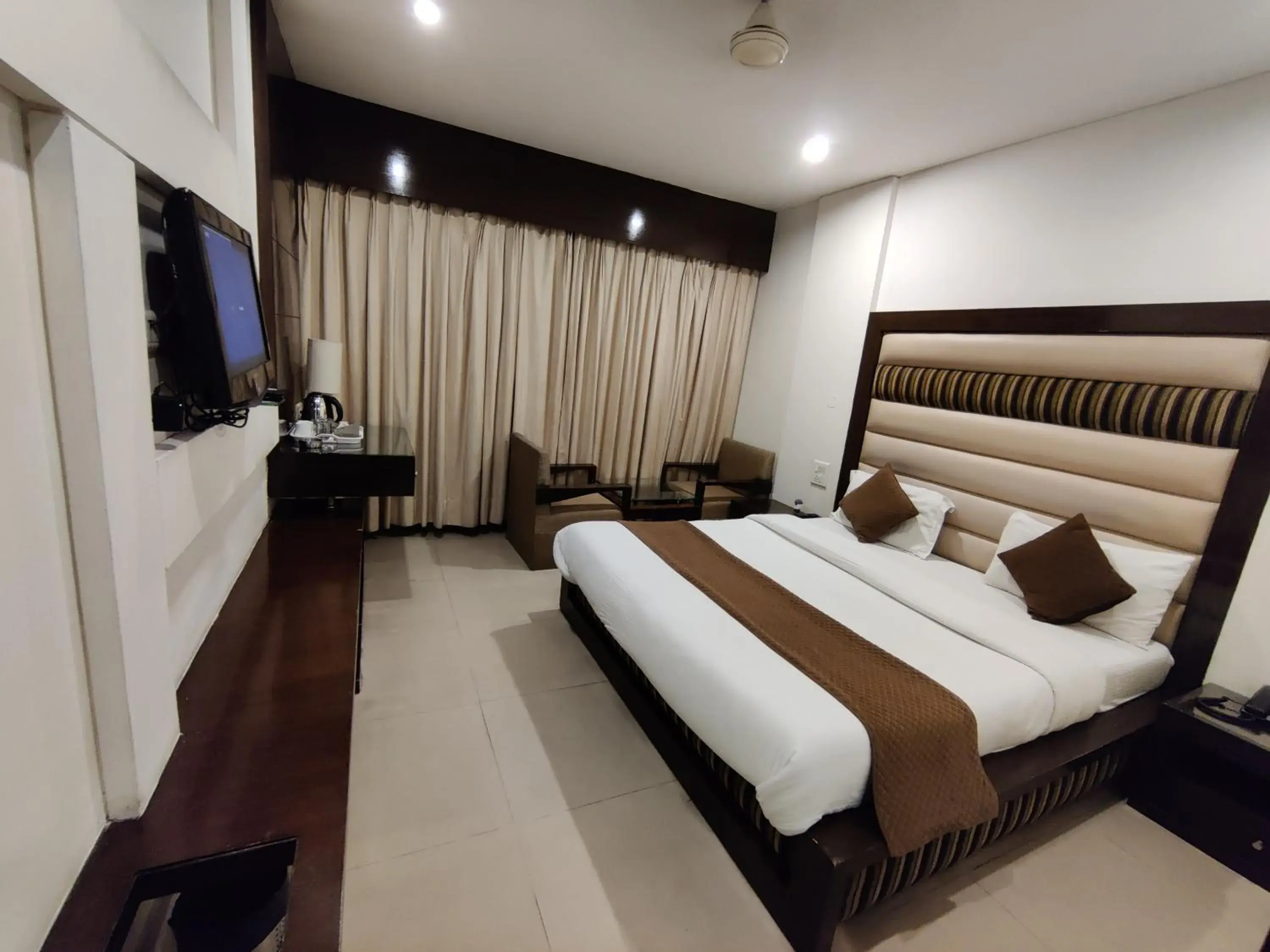 King Room - single occupancy in Hotel Landmark King Room - single occupancy in Hotel Landmark