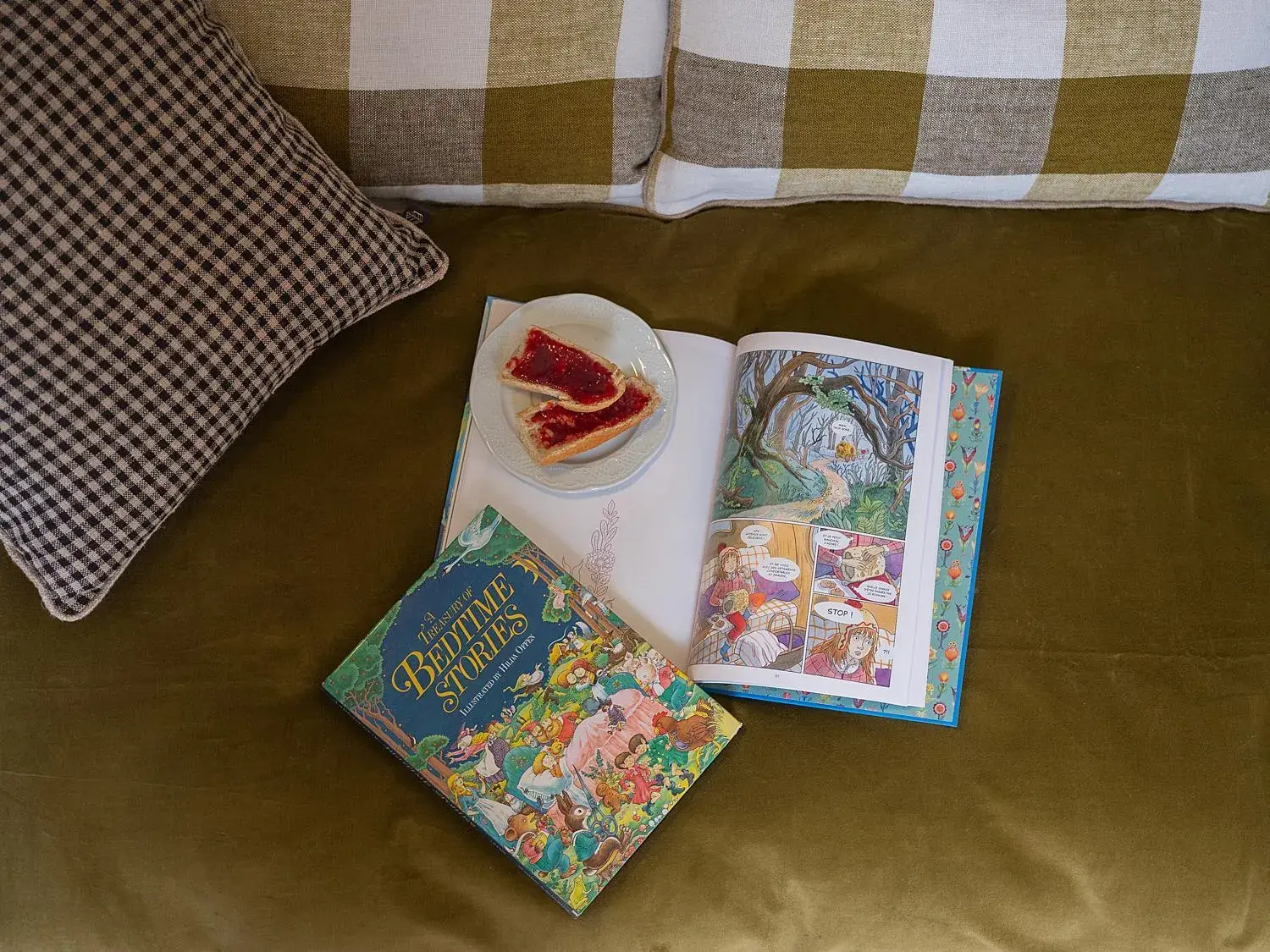 Quadruple Room in Hôtel Zélie Champs-Elysées Quadruple Room in Hôtel Zélie Champs-Elysées