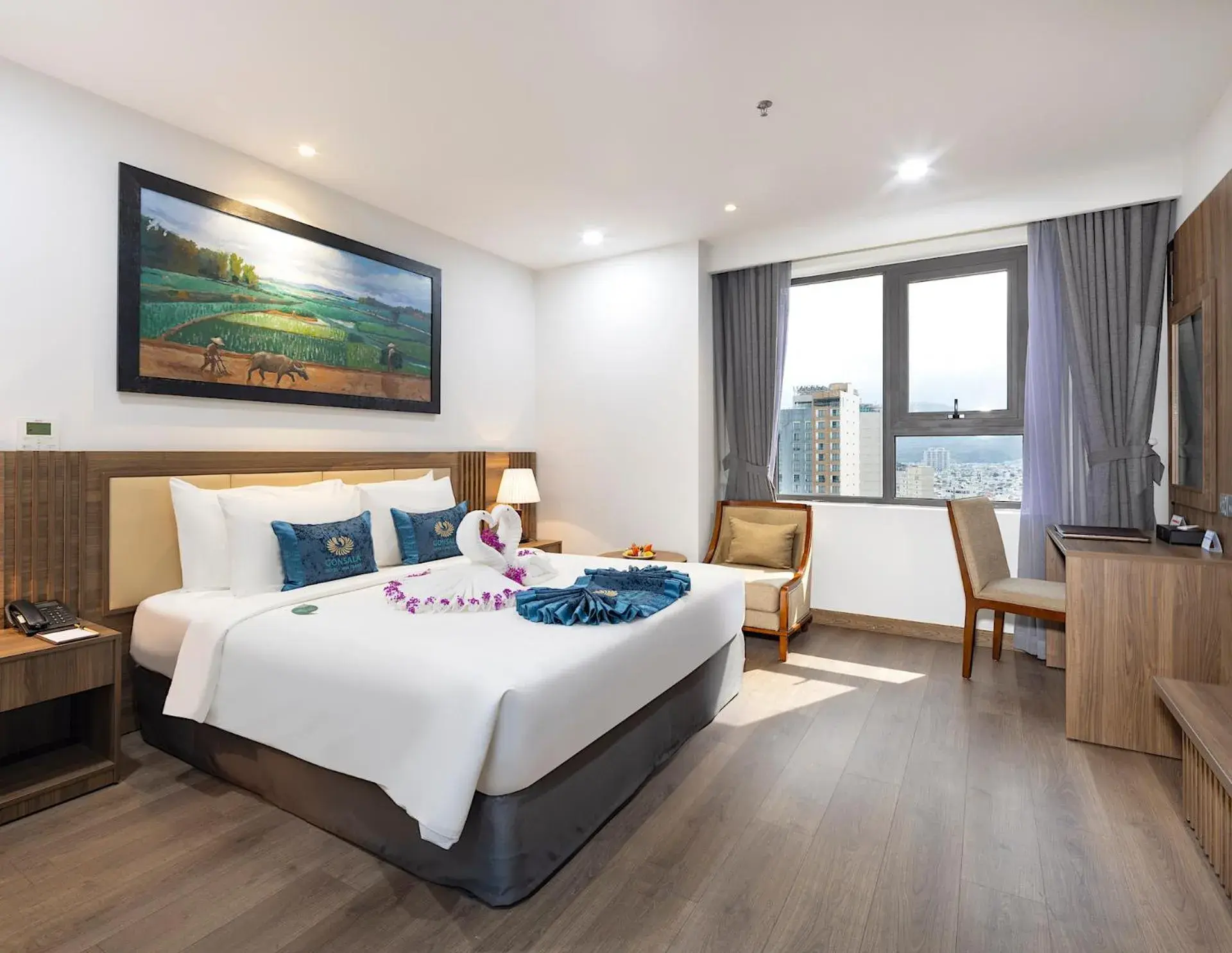 Deluxe Double Room with City View in Gonsala Hotel Nha Trang Deluxe Double Room with City View in Gonsala Hotel Nha Trang