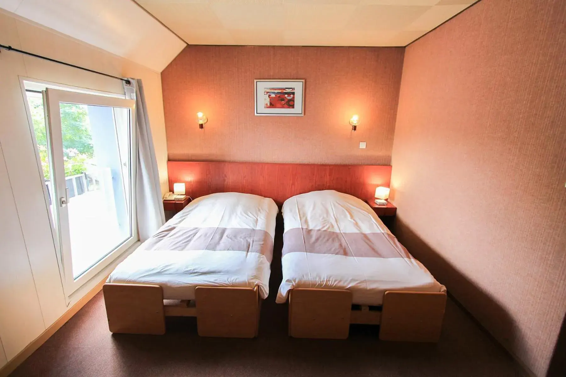 Twin Room in Hotel Restaurant De La Poste Mulhouse Ottmarsheim Twin Room in Hotel Restaurant De La Poste Mulhouse Ottmarsheim