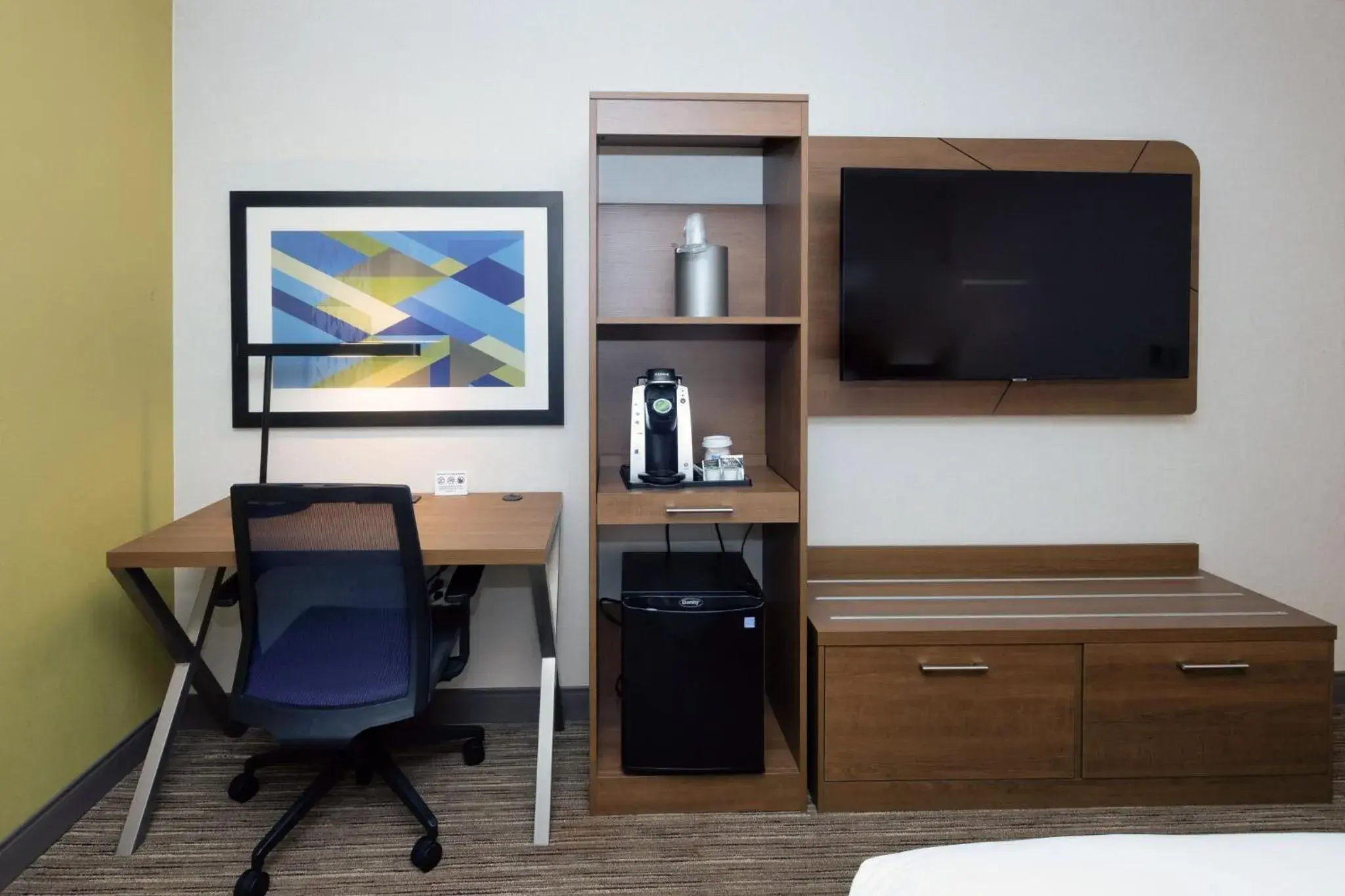 Queen Room with Two Queen Beds - Hearing Accessible/Non-Smoking in Holiday Inn Express Boston - Saugus by IHG Queen Room with Two Queen Beds - Hearing Accessible/Non-Smoking in Holiday Inn Express Boston - Saugus by IHG