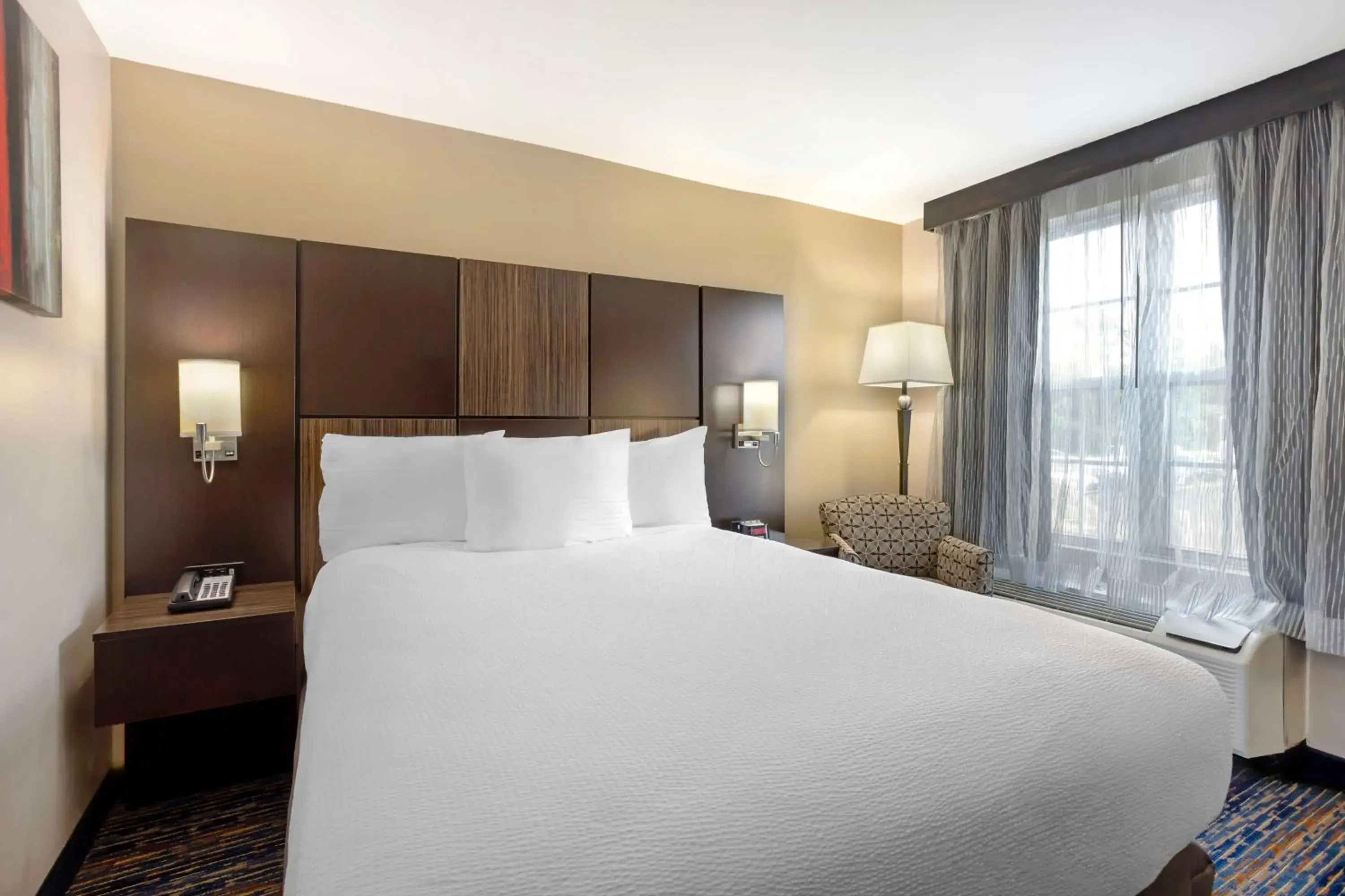 Queen Room - Non-Smoking in Best Western Plus Fairfield Hotel Queen Room - Non-Smoking in Best Western Plus Fairfield Hotel