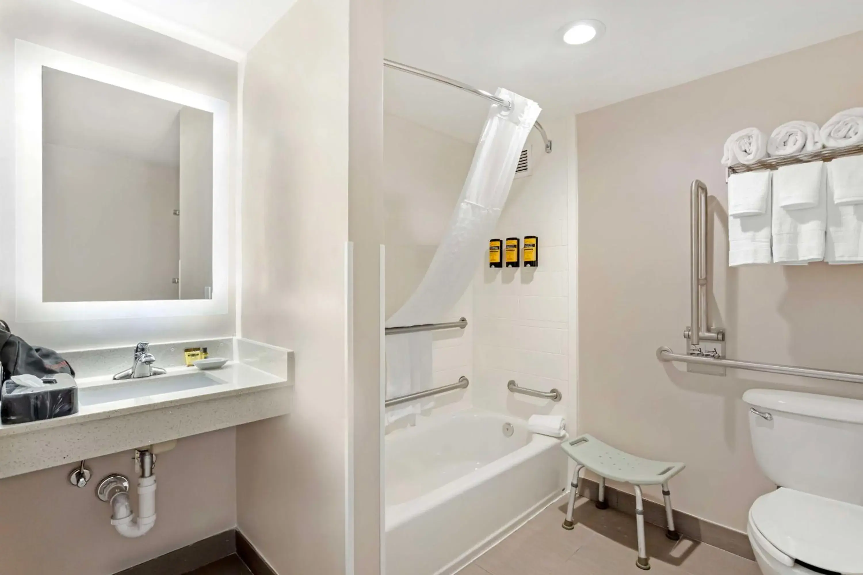 Queen Room with Two Queen Beds and Bath Tub - Disability Access/Non-Smoking in Best Western Plus Fairfield Hotel Queen Room with Two Queen Beds and Bath Tub - Disability Access/Non-Smoking in Best Western Plus Fairfield Hotel