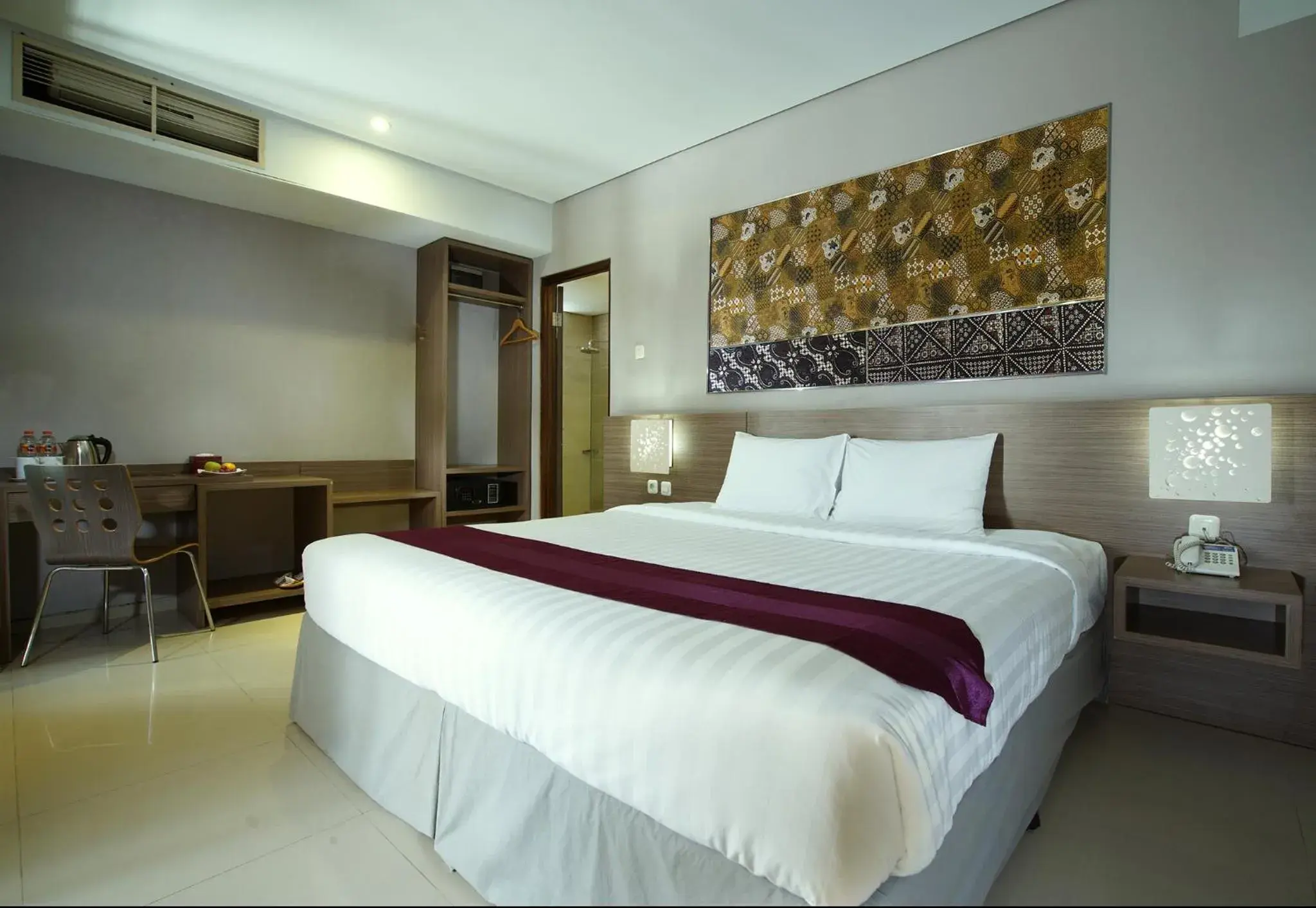 Deluxe Double Room in Top Malioboro Hotel Deluxe Double Room in Top Malioboro Hotel